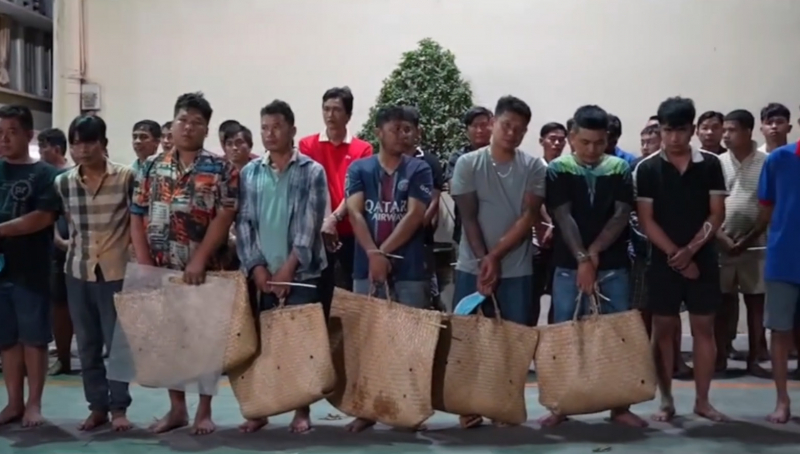 H&agrave;ng trăm cảnh s&aacute;t đột k&iacute;ch s&ograve;ng đ&aacute; g&agrave;, bắt giữ 45 người giữa ban ng&agrave;y- Ảnh 3.