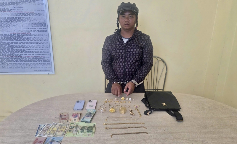 Bắt khẩn cấp đối tượng đột nhập nhà dân, phá két sắt "cuỗm" hơn 1 tỷ đồng- Ảnh 3. Bắt khẩn cấp đối tượng đột nhập nhà dân, phá két sắt "cuỗm" hơn 1 tỷ đồng- Ảnh 3.