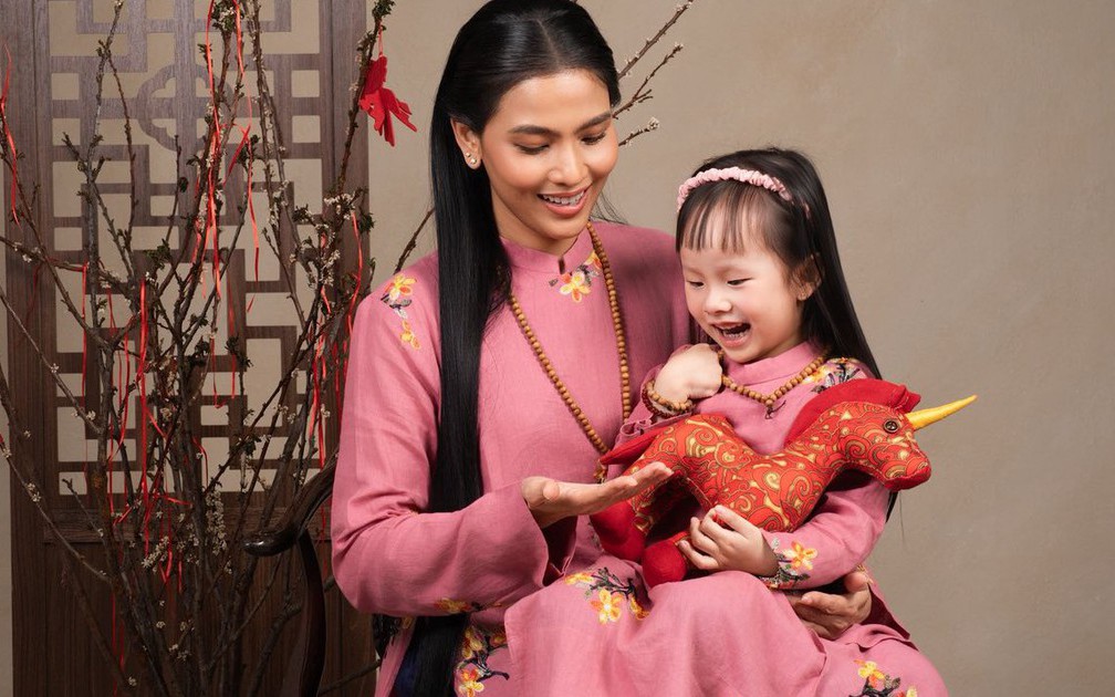 Á hậu Trương Thị May: Hành trình 20 năm kín tiếng, vẻ đẹp thuần chay và hình ảnh 4 thế hệ phụ nữ