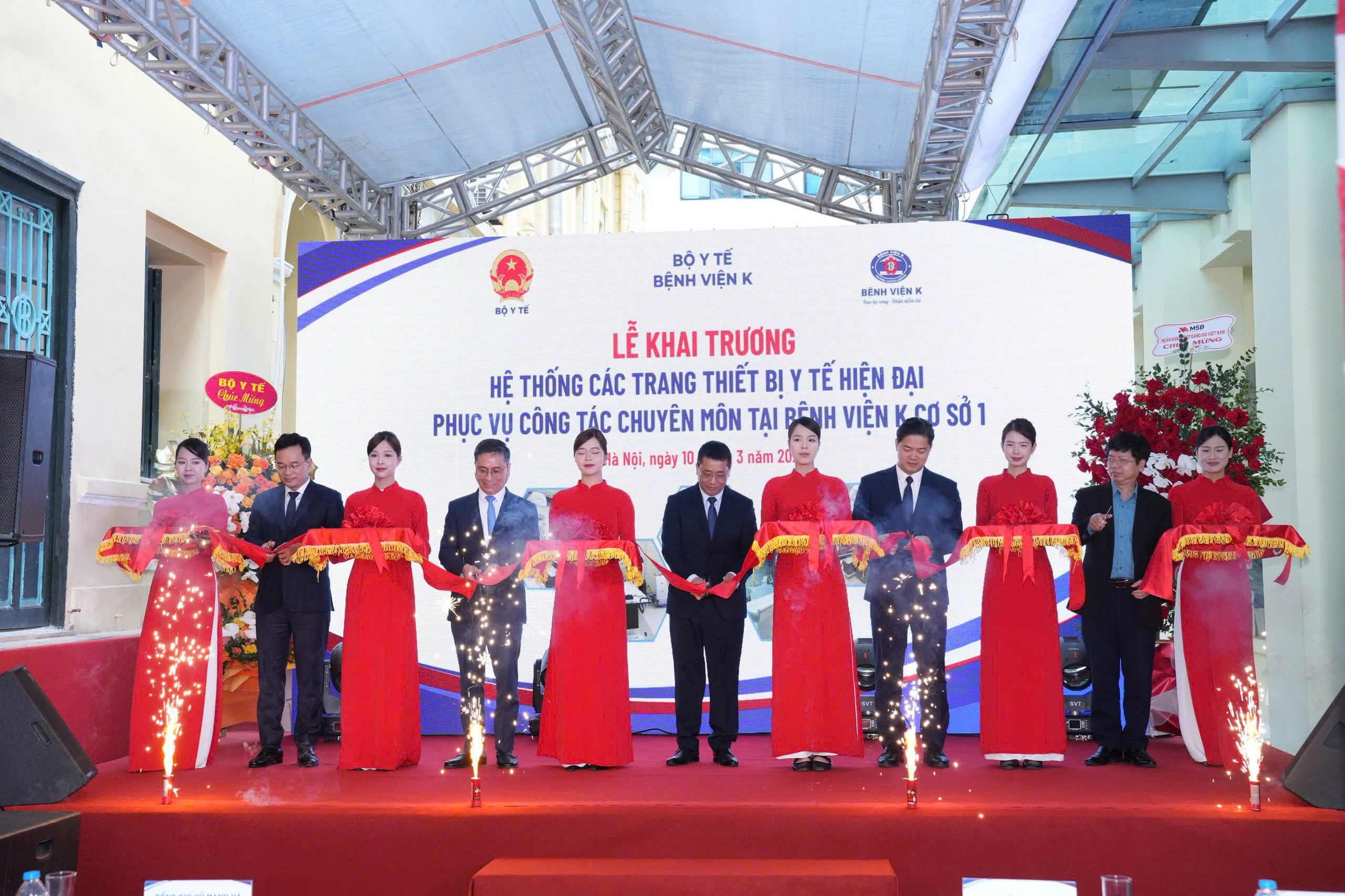 Bệnh viện K đưa vào vận hành hàng trăm trang thiết bị hiện đại về chẩn đoán, điều trị ung thư - Ảnh 1.