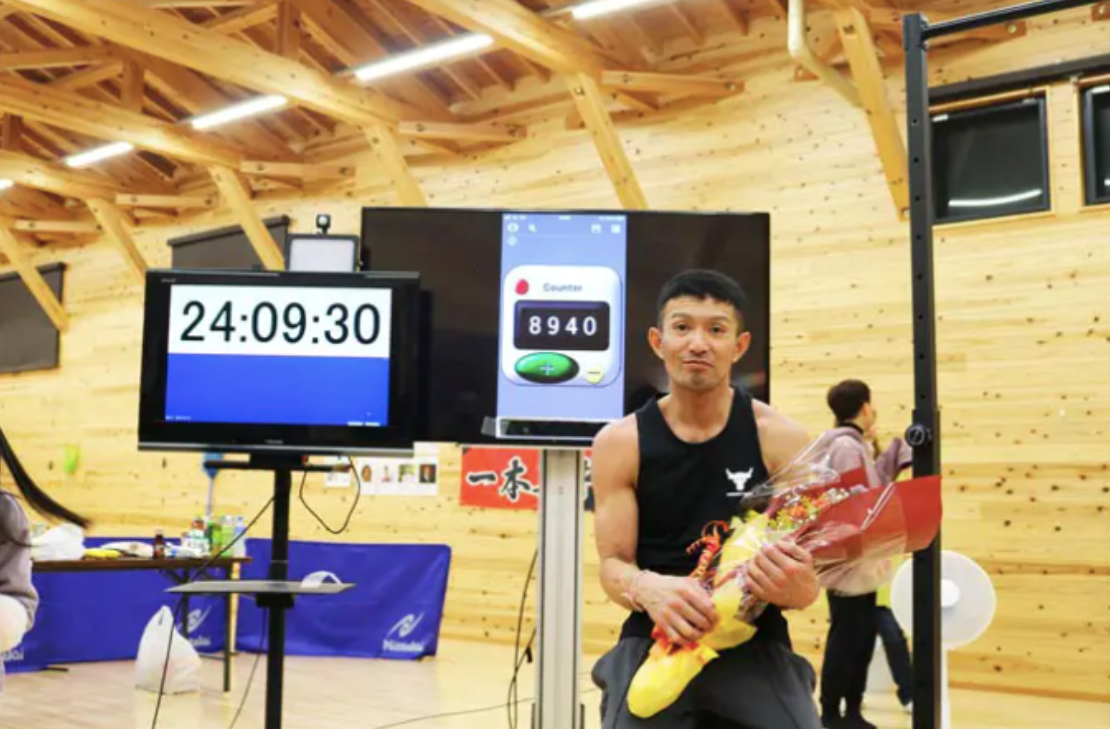 Người đàn ông làm điều khó tin suốt 24 giờ, lập kỷ lục Guinness khiến thế giới kinh ngạc - Ảnh 1.