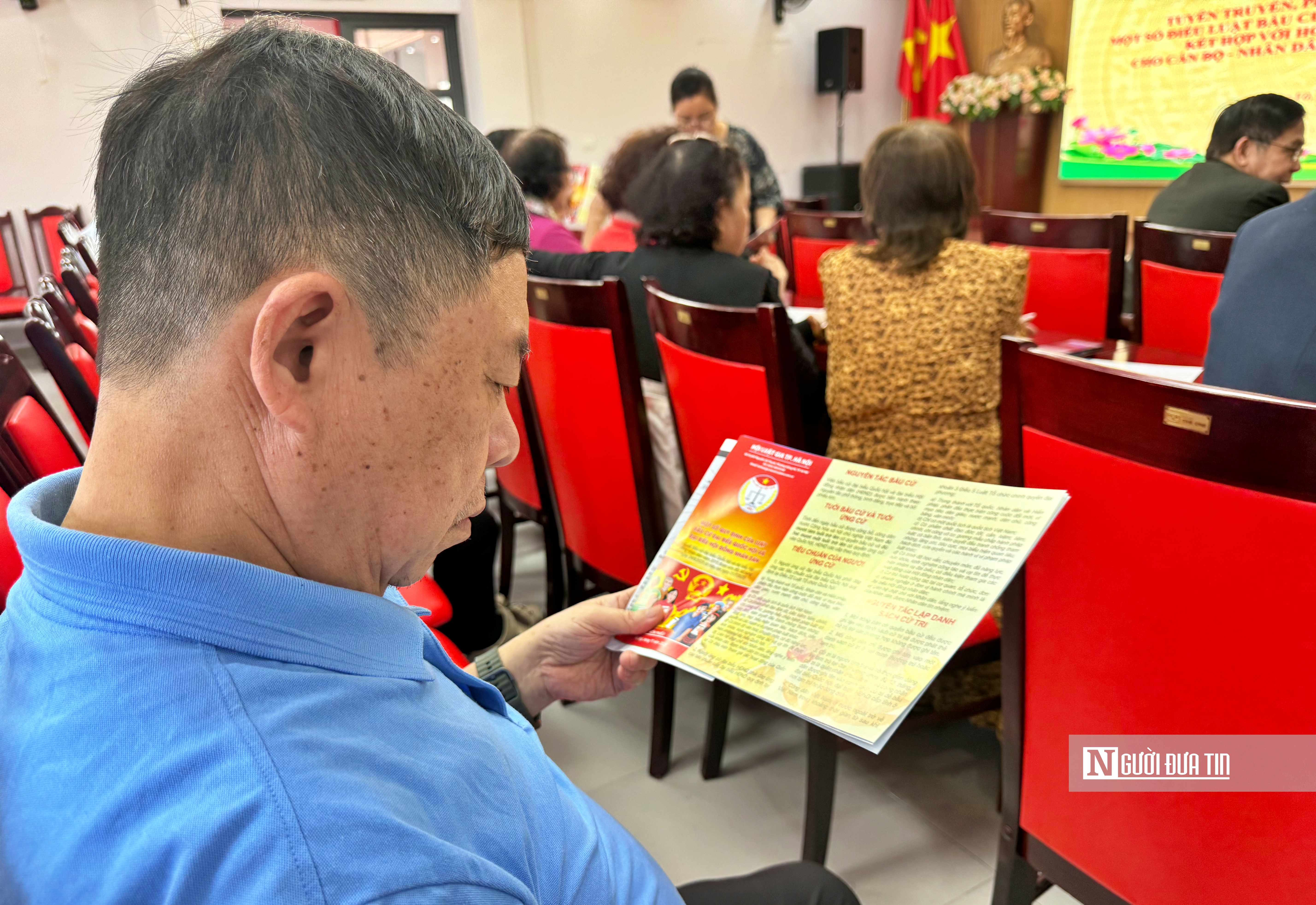 Tuyên truyền, phổ biến quy định pháp luật về Bầu cử ĐBQH và HĐND các cấp cho người dân - Ảnh 4.