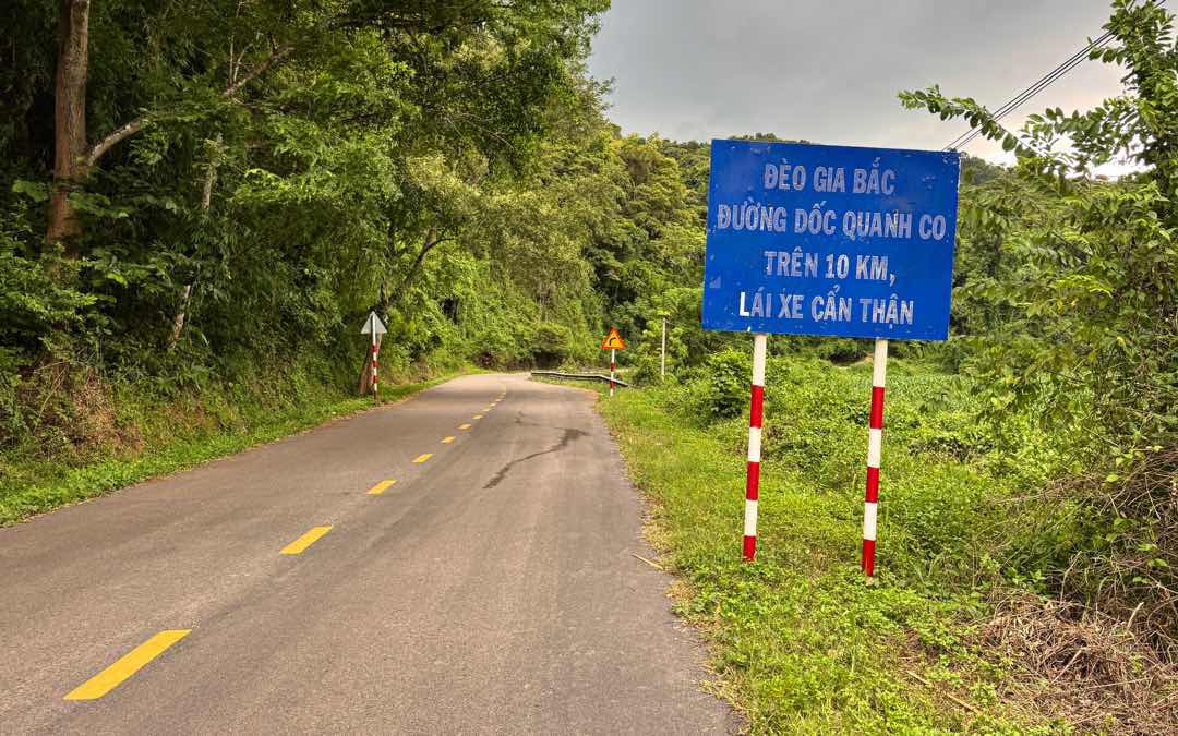 L&acirc;m Đồng tăng tốc n&acirc;ng cấp Quốc lộ 28B, tuyến giao th&ocirc;ng &ldquo;g&aacute;nh tải&rdquo; khi s&acirc;n bay Li&ecirc;n Khương đ&oacute;ng cửa- Ảnh 3.