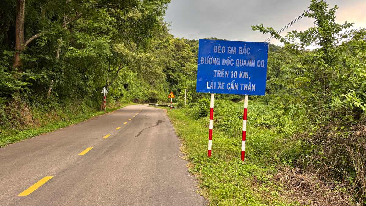 Khắc phục sạt lở và bảo trì các tuyến đường bộ, Lâm Đồng cần nguồn lực lớn để bảo trì - Ảnh 3.