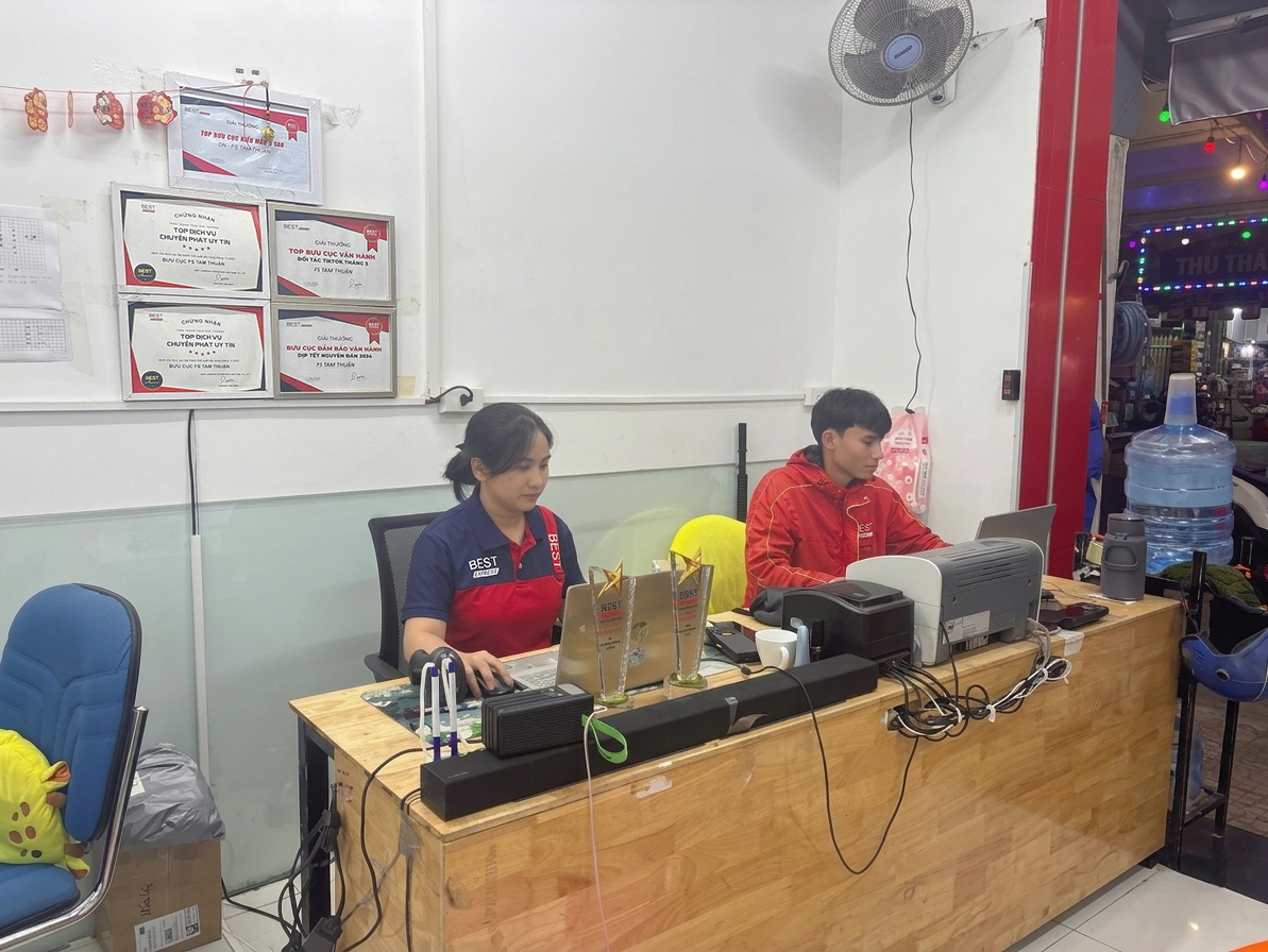 Rời ngân hàng để làm logistics: Bản lĩnh "nói được làm được" của nữ chủ bưu cục Best Express xứ Quảng - Ảnh 2.