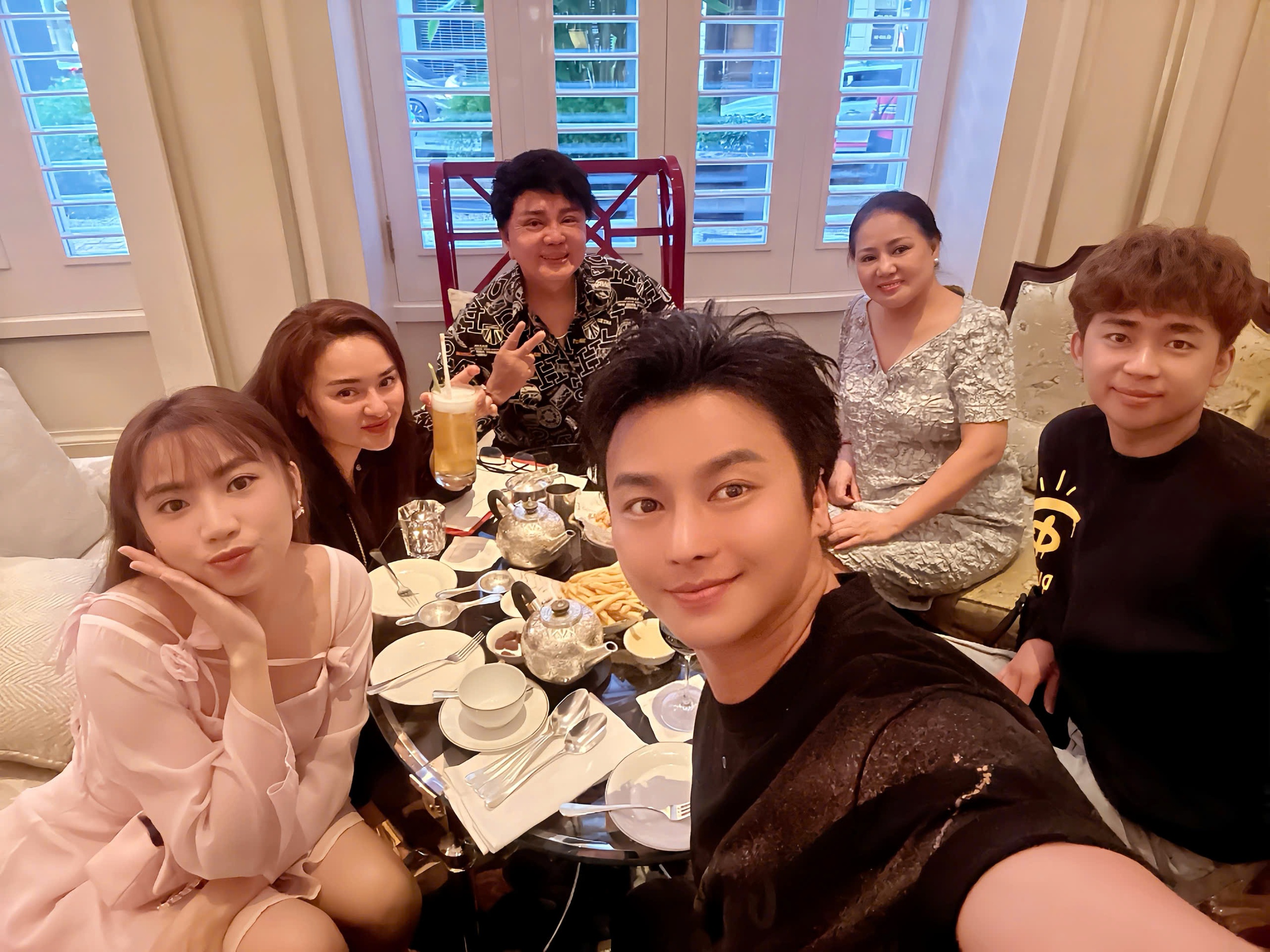 Nam NSƯT bất ngờ thành nam chính trong hội "đẩy thuyền" với ca sĩ Ngọc Tiên là ai? - Ảnh 7.