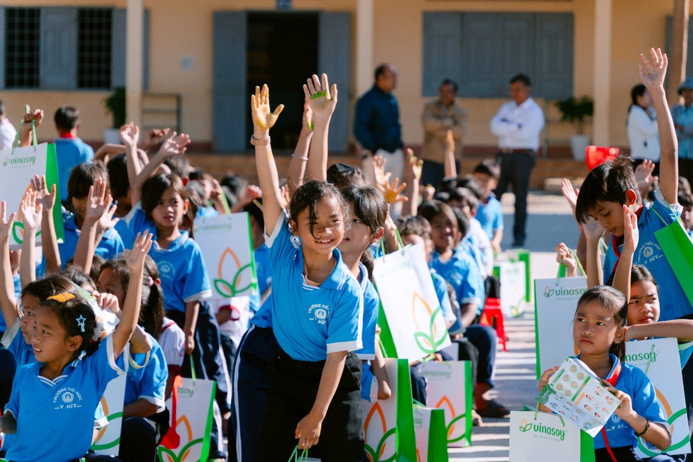 Chuyện chưa kể về những ‘người gieo lành’ trong chương trình Sữa đậu nành học đường - Ảnh 4.