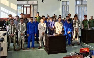 15 Bị Cáo Nhận Án Tù Vì Hỗn Chiến Bằng Hung Khí Tại Cầu Dục Thanh, Lâm Đồng