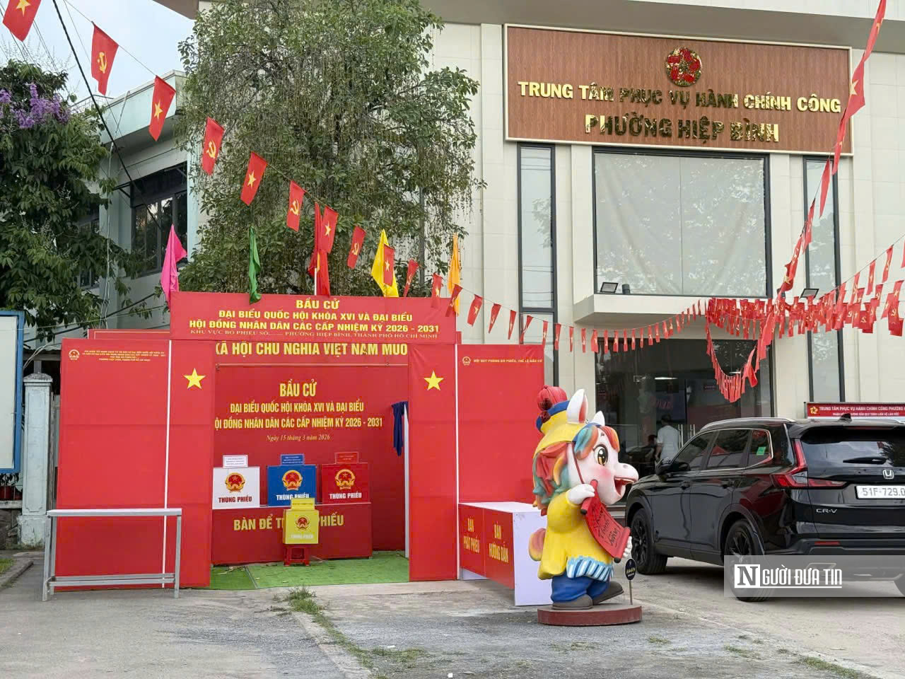 Tp.HCM: Rực rỡ cờ hoa, sẵn sàng cho bầu cử ĐBQH và HĐND các cấp- Ảnh 1.