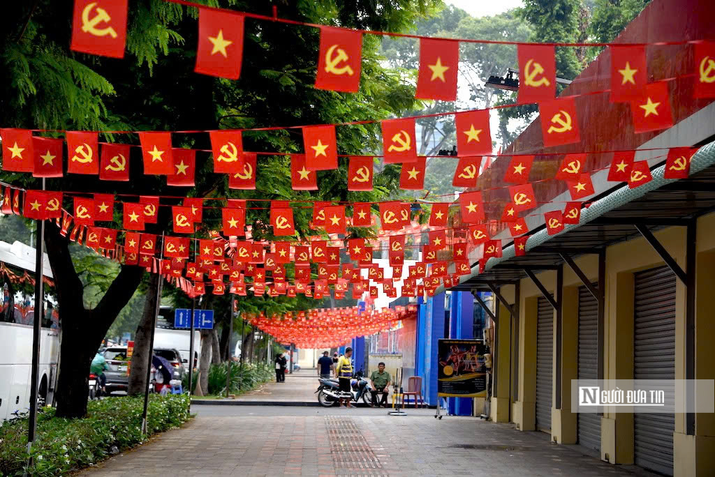 Tp.HCM: Rực rỡ cờ hoa, sẵn sàng cho bầu cử ĐBQH và HĐND các cấp- Ảnh 2.