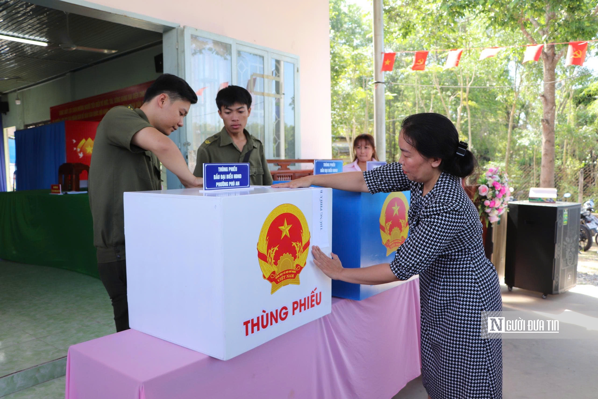 Tp.HCM: Rực rỡ cờ hoa, sẵn sàng cho bầu cử ĐBQH và HĐND các cấp- Ảnh 9.