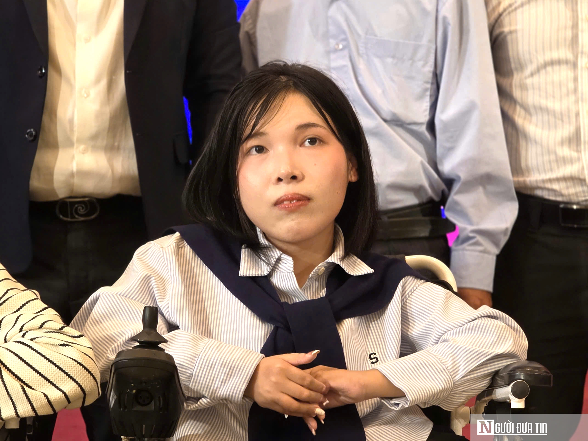 Cha mẹ làm “đôi chân” đưa hai con mắc bệnh hiếm đến ước mơ- Ảnh 2.