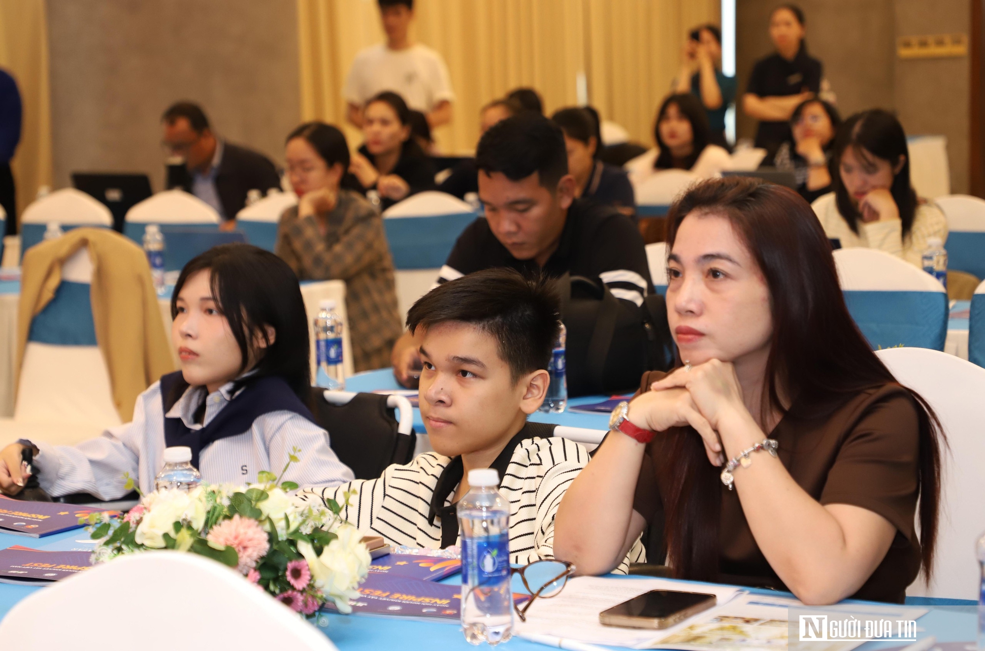 Cha mẹ làm “đôi chân” đưa hai con mắc bệnh hiếm đến ước mơ- Ảnh 4.