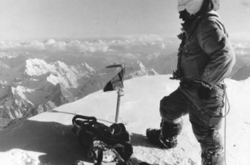  C&ocirc; g&aacute;i chinh phục li&ecirc;n tiếp 3 &ldquo;n&oacute;c nh&agrave; thế giới&rdquo; đạt kỷ lục Guinness khiến giới leo n&uacute;i "ngả mũ" - Ảnh 2.