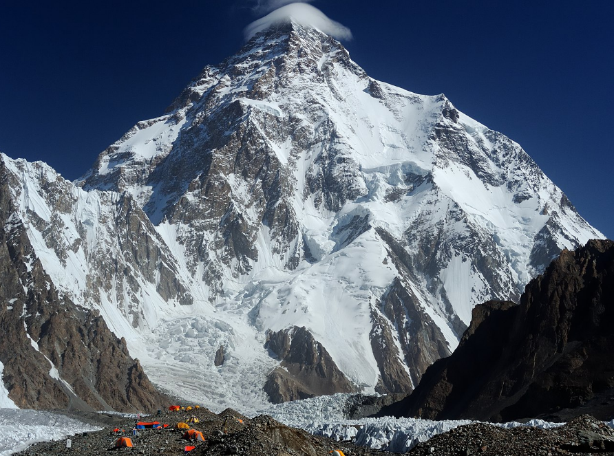 Cô gái chinh phục liên tiếp 3 “nóc nhà thế giới” đạt kỷ lục Guinness khiến giới leo núi "ngả mũ" - Ảnh 3.