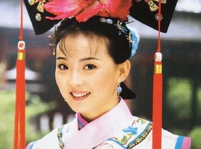 Nhan sắc không thể tin ở tuổi U60 của "mỹ nhân đẹp nhất Hoàn Châu Cách Cách"  - Ảnh 3.