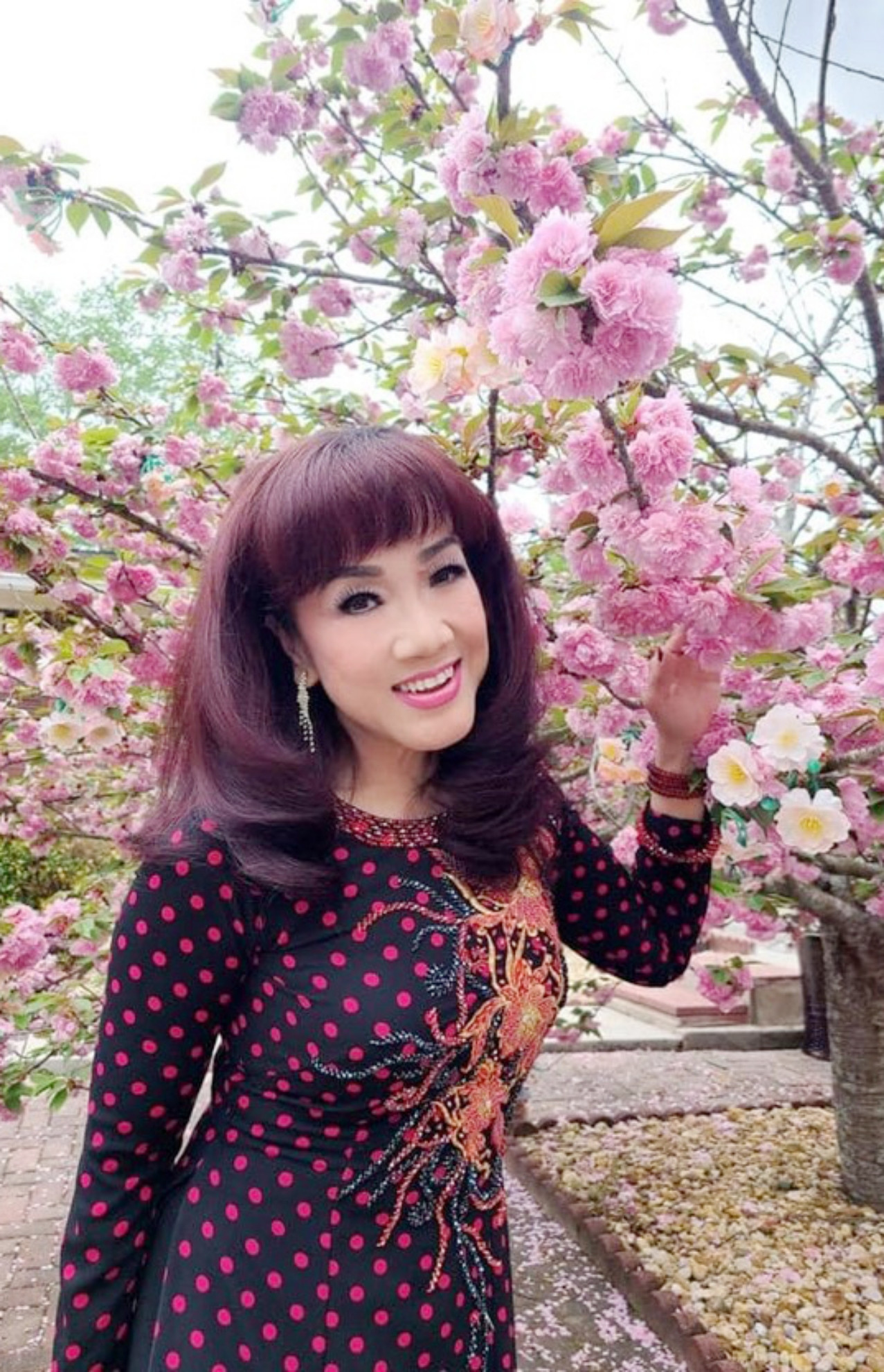 Nữ NSƯT ở tuổi U70: Tận hưởng hôn nhân lãng mạn bên chồng kém 4 tuổi - Ảnh 1.