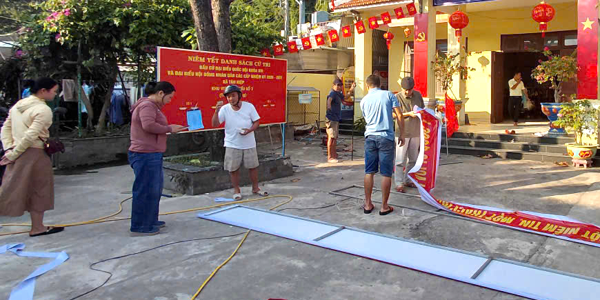 Rực sắc cờ đỏ, sẵn sàng ngày bầu cử tại xã đảo ở Đà Nẵng- Ảnh 1.