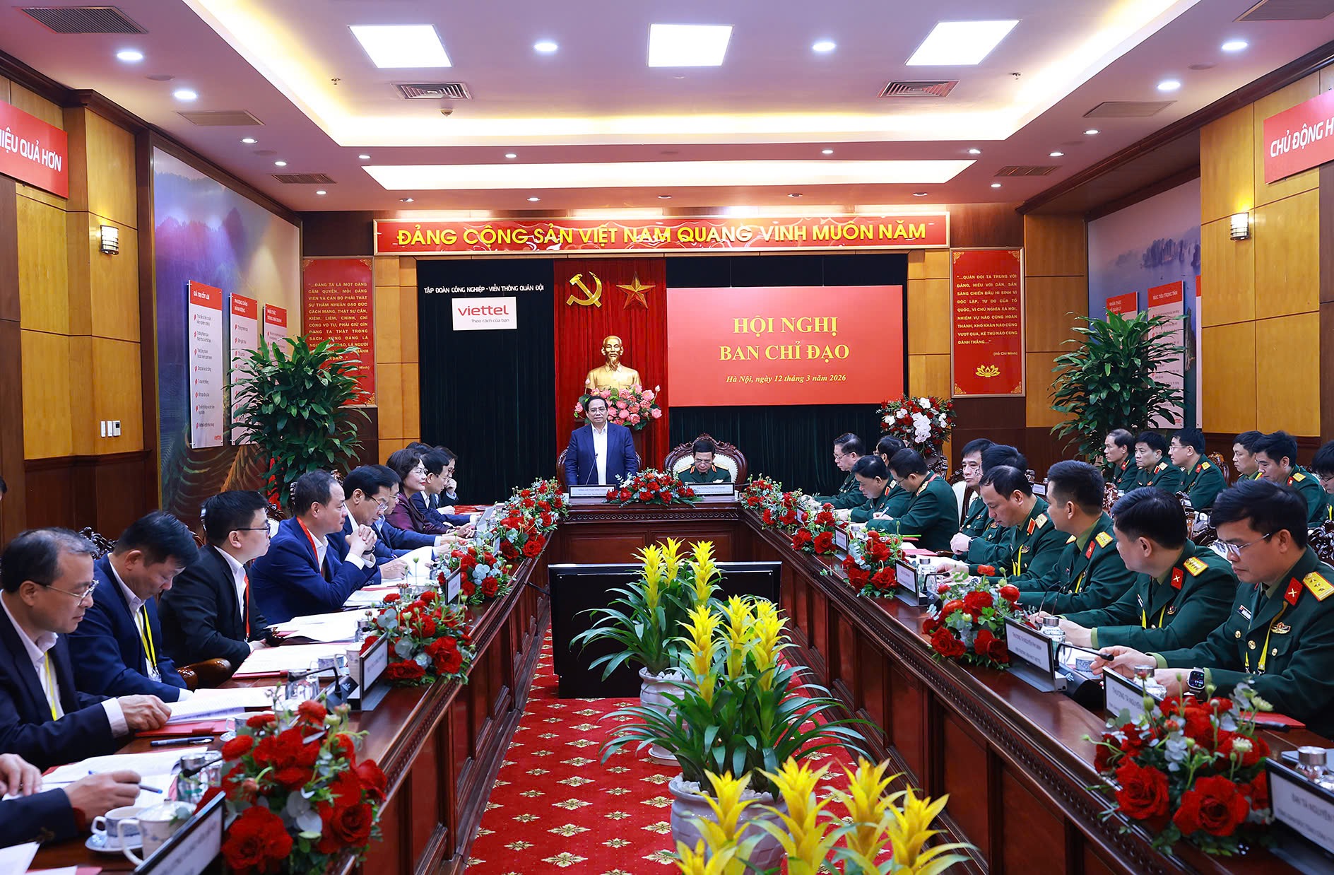 Thủ tướng chủ trì cuộc làm việc về phát triển công nghiệp quốc phòng - Ảnh 1.