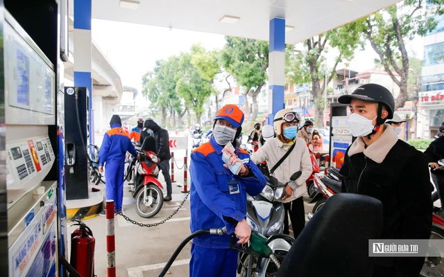 Thủ tướng chỉ đạo tăng cường giải pháp bảo đảm cung ứng xăng dầu cho sản xuất và tiêu dùng