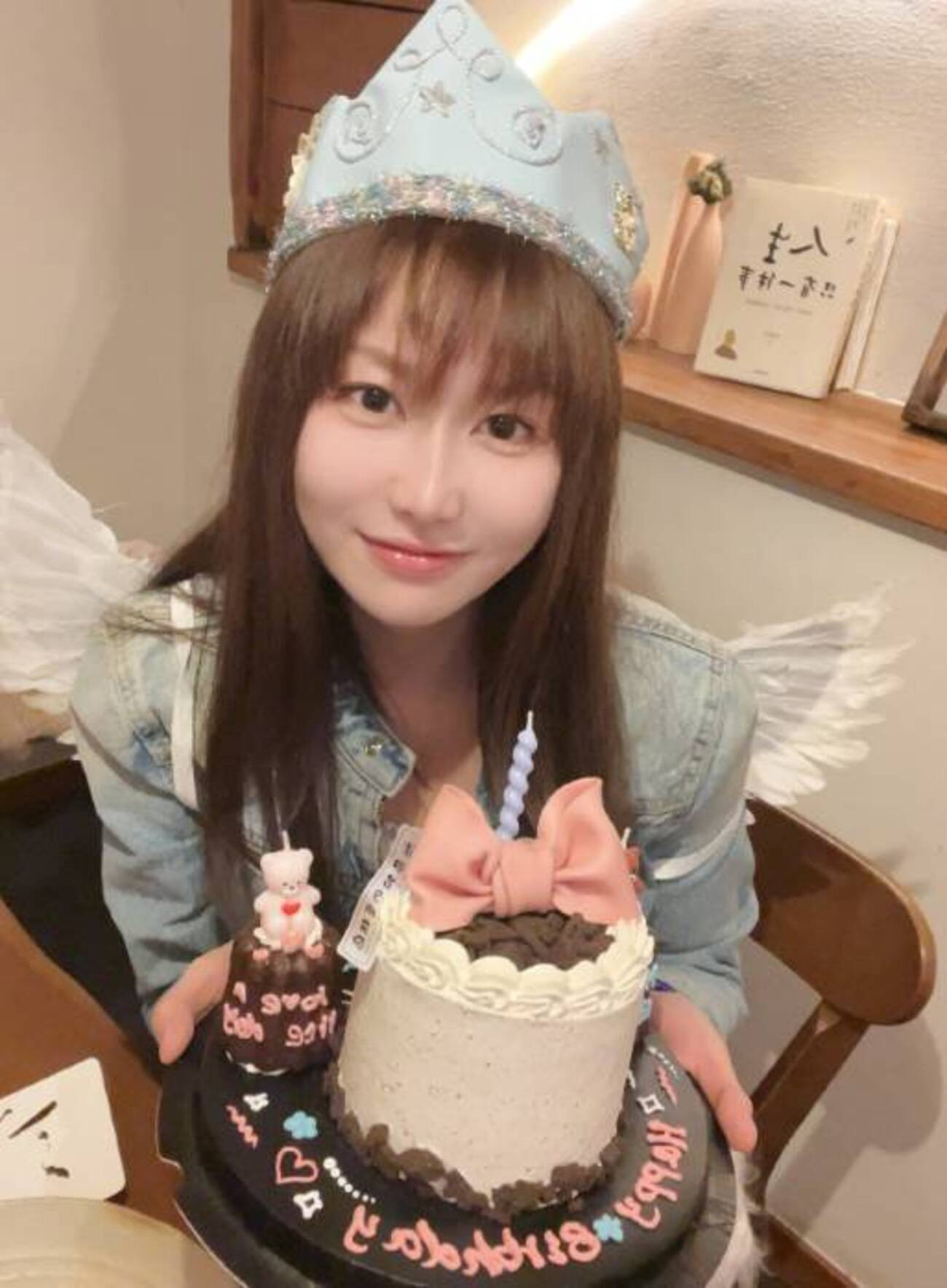 Nữ diễn viên 27 tuổi bị bỏng nặng vì bắt trend "bánh sinh nhật phun lửa"- Ảnh 1.