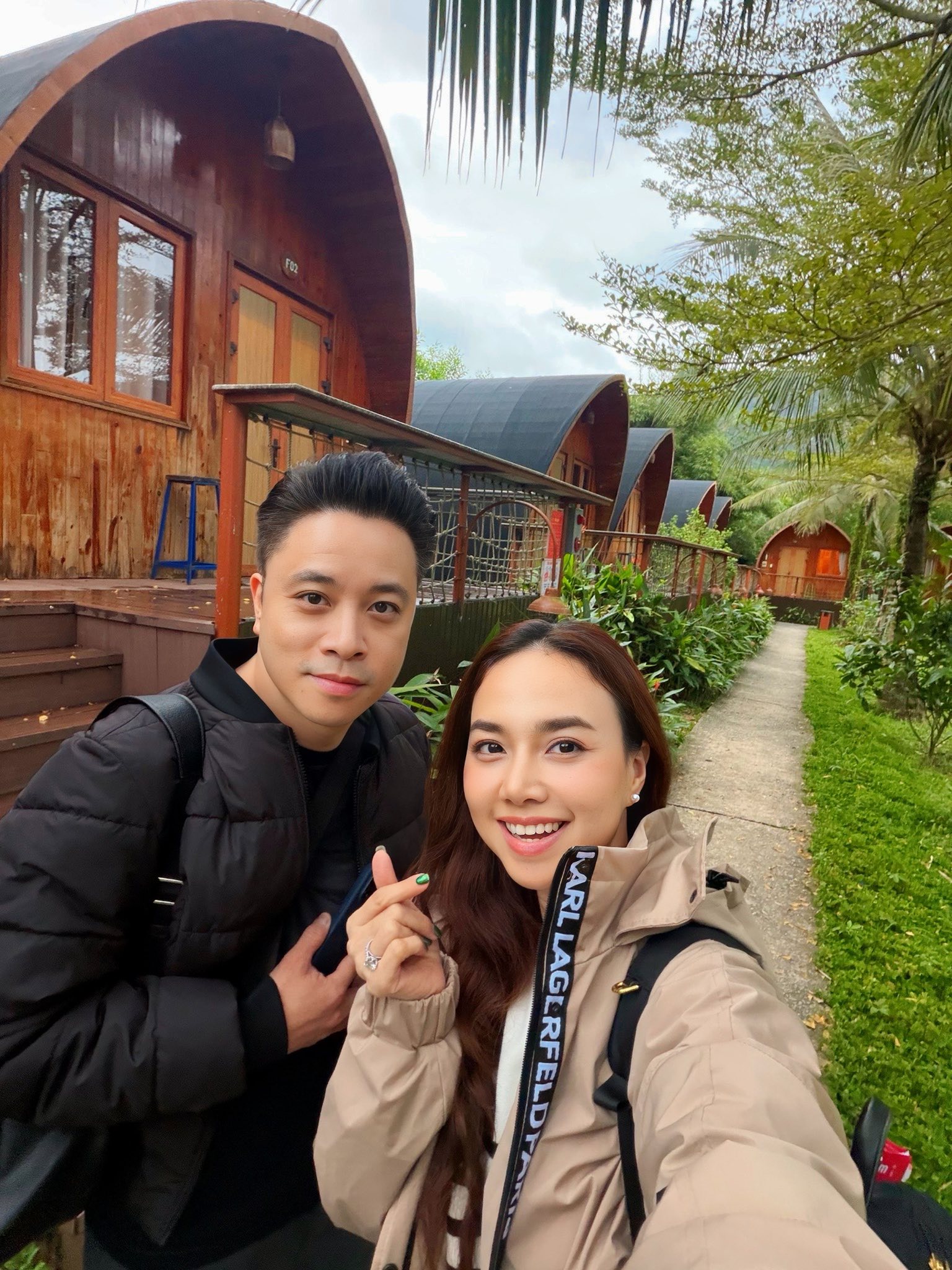 Chuyện tình 10 năm ngọt ngào của cặp đôi Hoa khôi Tây Đô với đạo diễn trăm tỷ - Ảnh 5.