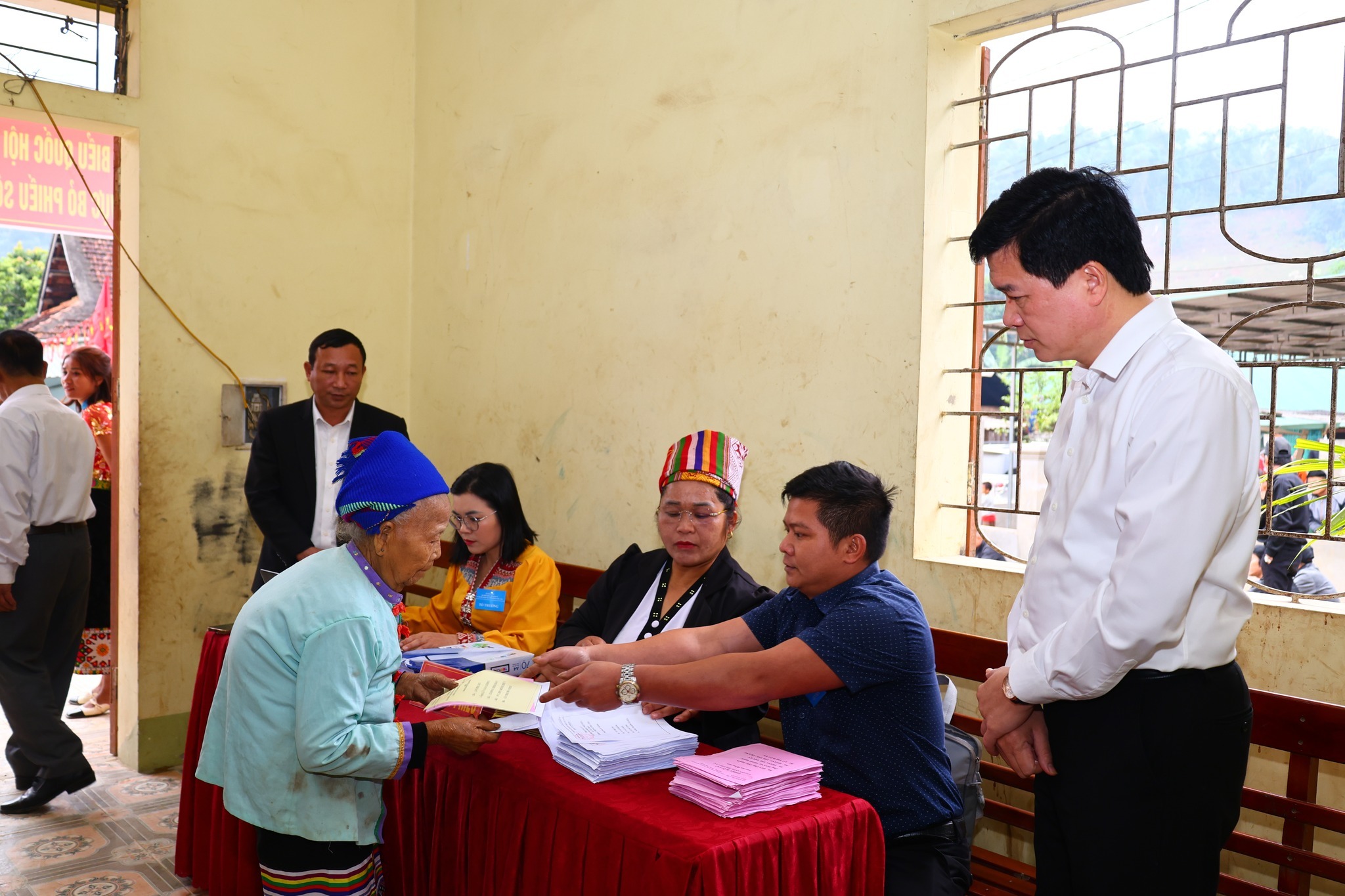 Cử tri miền n&uacute;i, bi&ecirc;n giới Nghệ An kỳ vọng đại biểu được chọn sẽ gần d&acirc;n, h&agrave;nh động v&igrave; d&acirc;n- Ảnh 15.