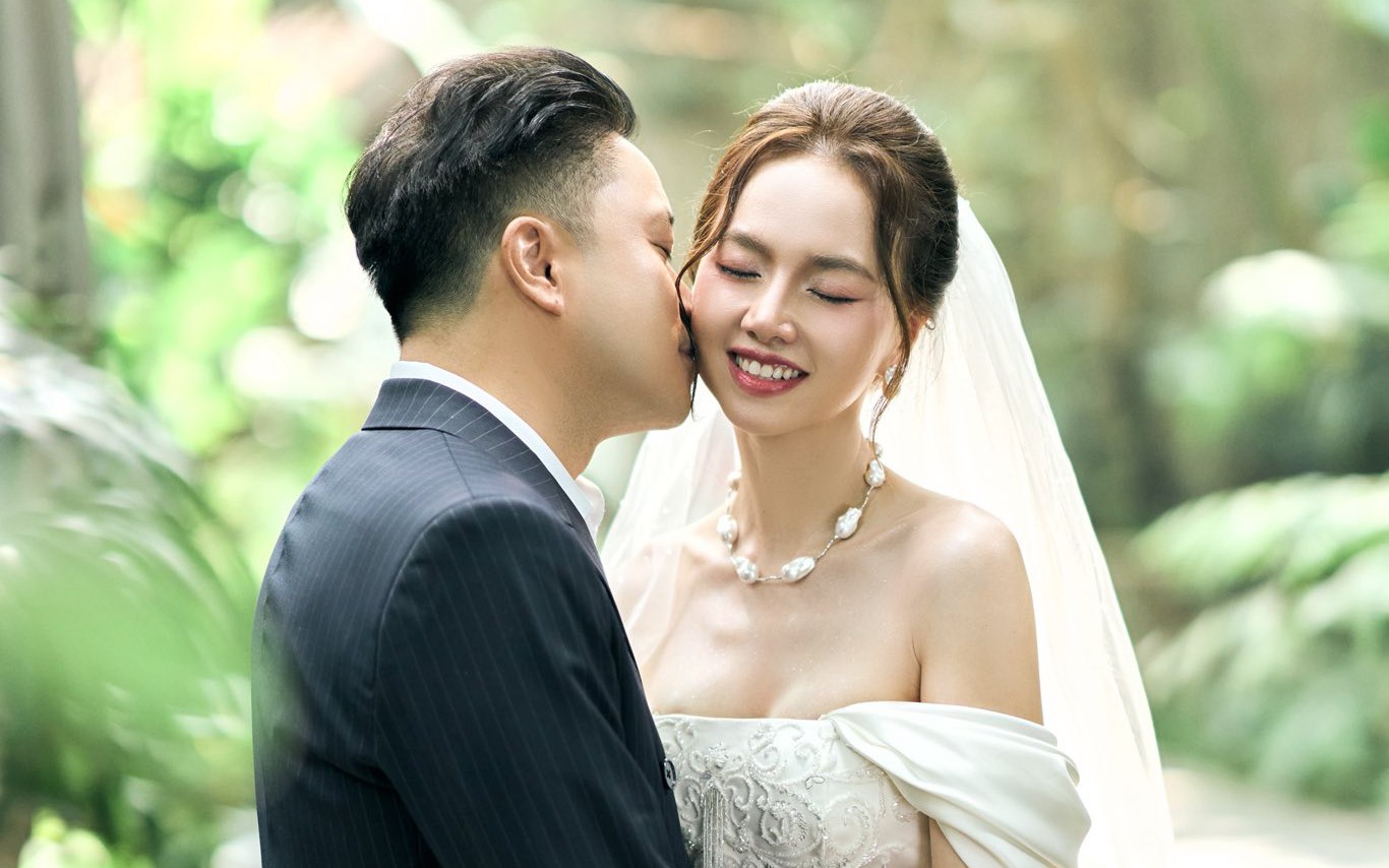 Đinh Ngọc Diệp và Victor Vũ kỷ niệm 10 năm hôn nhân với lời nhắn xúc động