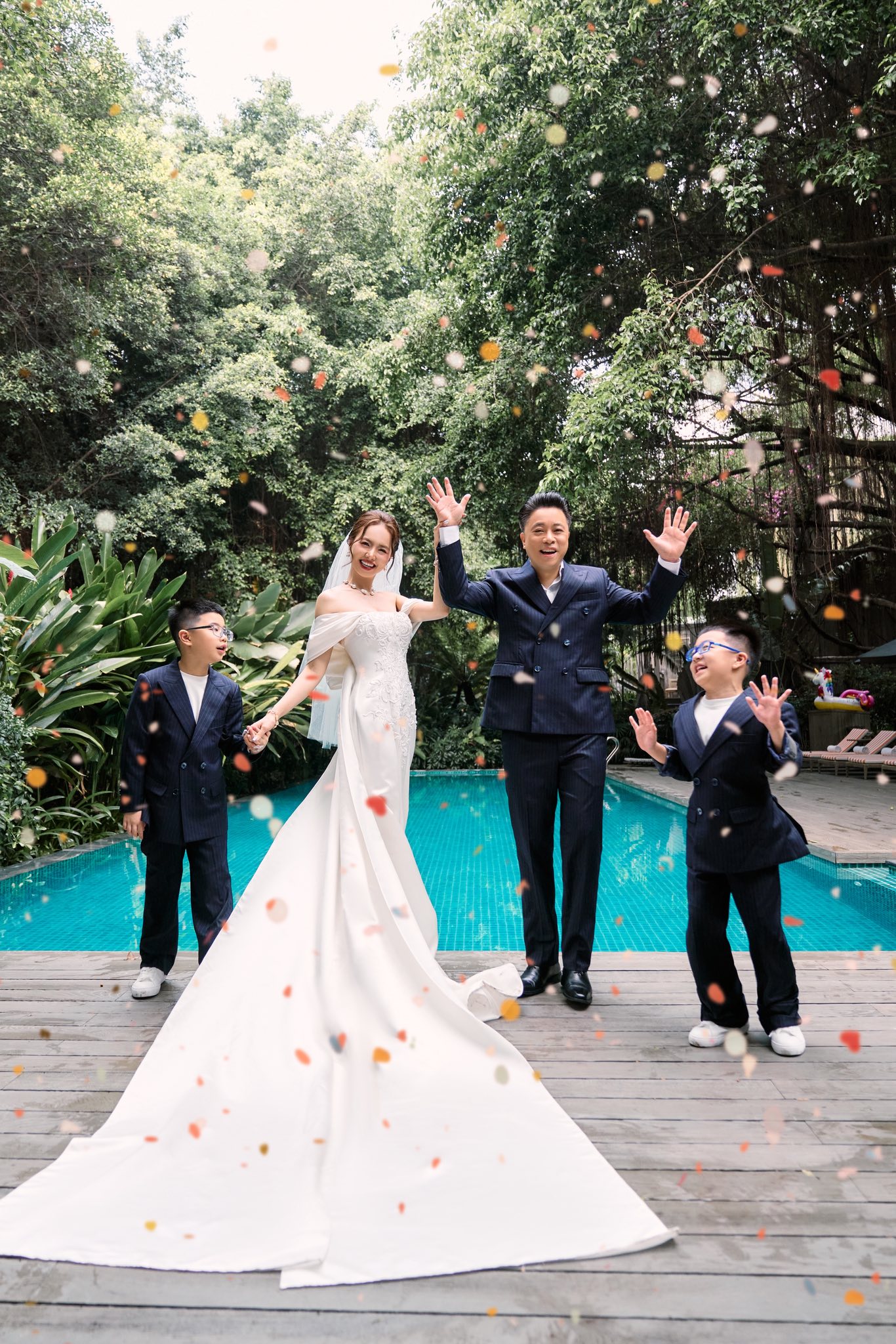 Chuyện tình 10 năm ngọt ngào của cặp đôi Hoa khôi Tây Đô với đạo diễn trăm tỷ - Ảnh 9.