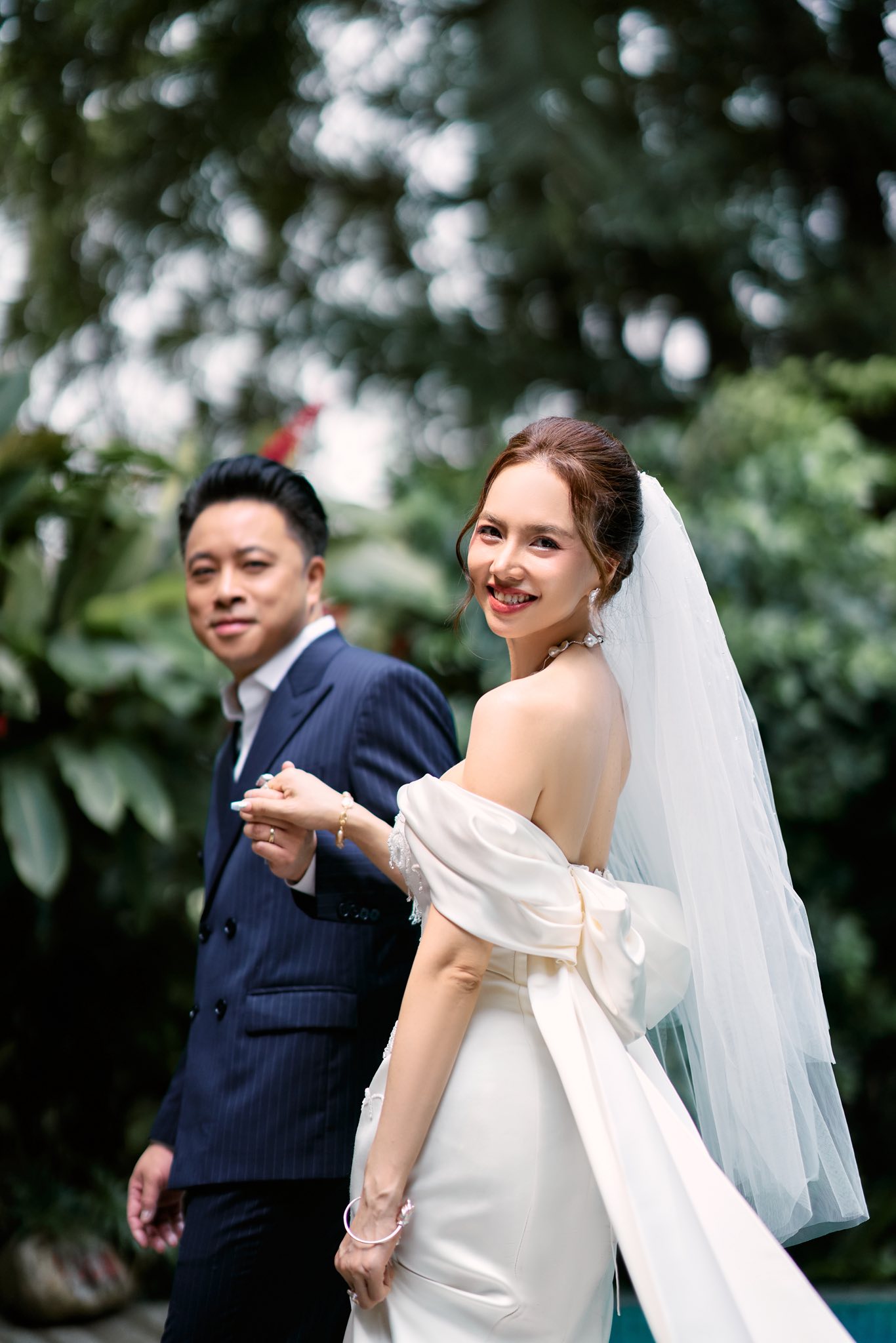 Chuyện tình 10 năm ngọt ngào của cặp đôi Hoa khôi Tây Đô với đạo diễn trăm tỷ - Ảnh 2.