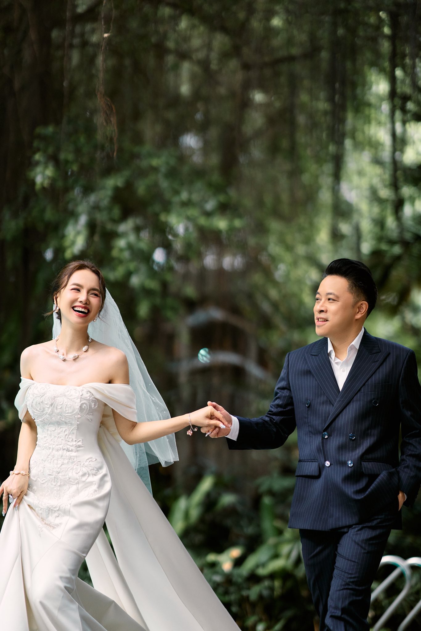 Chuyện tình 10 năm ngọt ngào của cặp đôi Hoa khôi Tây Đô với đạo diễn trăm tỷ - Ảnh 3.