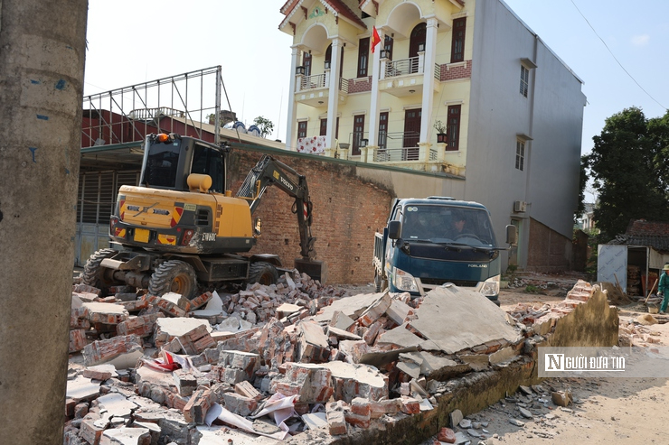 Người dân chung tay bàn giao mặt bằng, đẩy nhanh dự án nâng cấp Quốc lộ 6 Ba La – Xuân Mai - Ảnh 3.