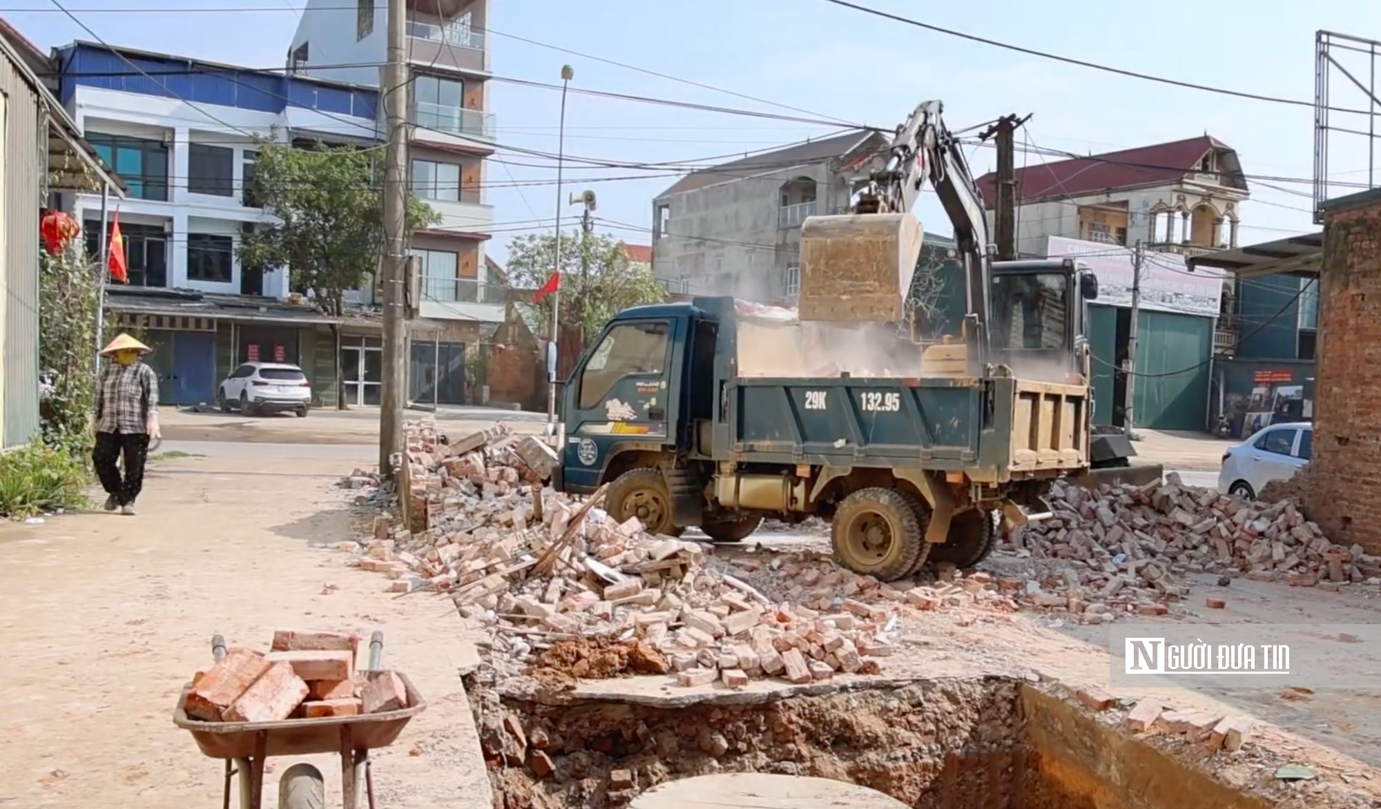 Người dân chung tay bàn giao mặt bằng, đẩy nhanh dự án nâng cấp Quốc lộ 6 Ba La – Xuân Mai - Ảnh 5.