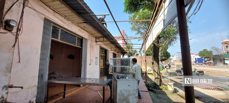 Người dân chung tay bàn giao mặt bằng, đẩy nhanh dự án nâng cấp Quốc lộ 6 Ba La – Xuân Mai - Ảnh 2.