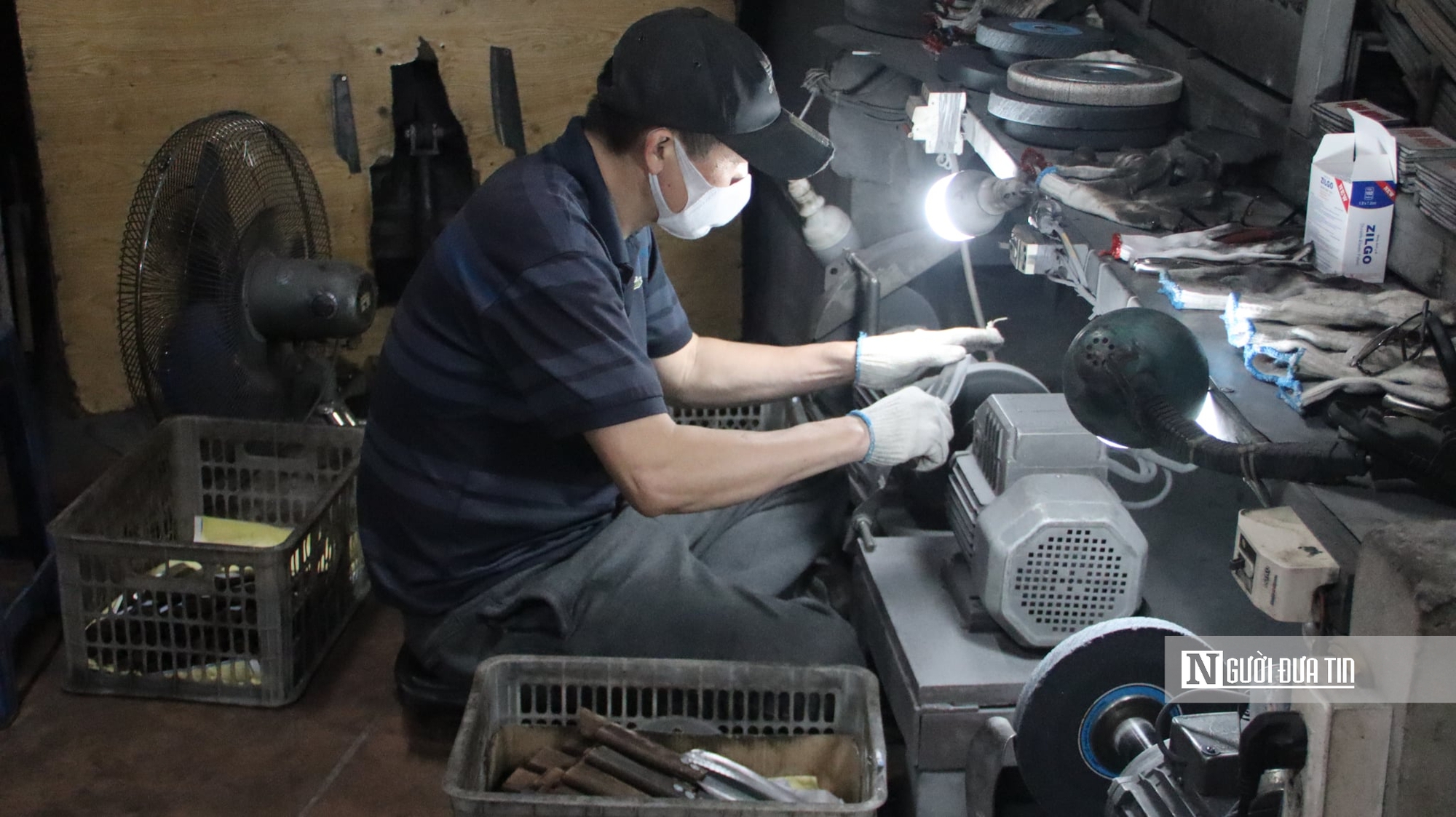 Đãi ngộ cho nghệ nhân để giữ nghề truyền thống- Ảnh 2. Đãi ngộ cho nghệ nhân để giữ nghề truyền thống- Ảnh 2.