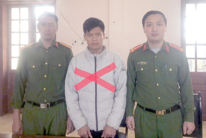 Khởi tố g&atilde; bạn trai đ&aacute;nh v&agrave;o mặt, k&eacute;o l&ecirc; người y&ecirc;u tr&ecirc;n đường g&acirc;y phẫn nộ- Ảnh 1.