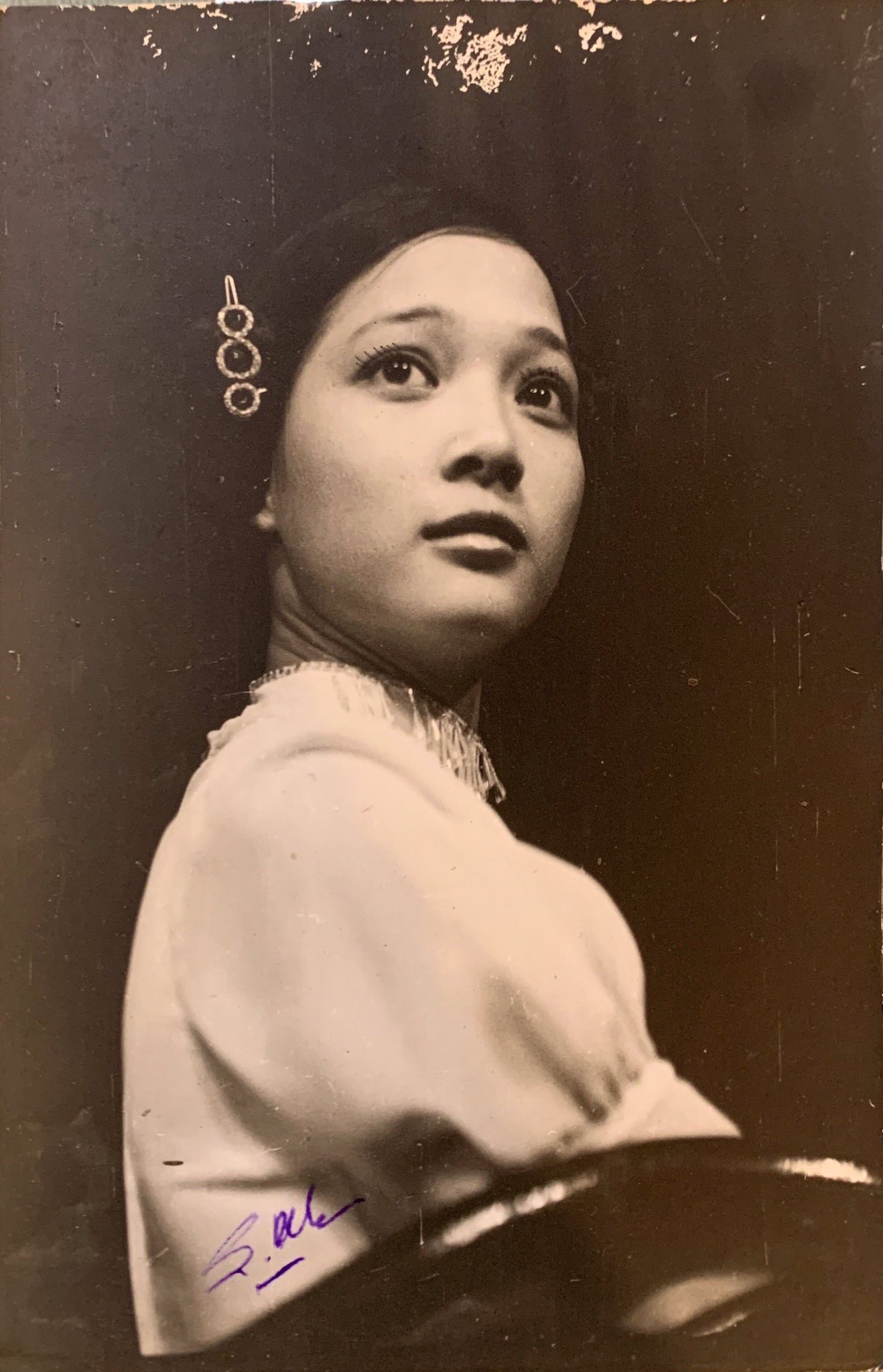 Nữ NSND với hình ảnh hiếm khi còn trẻ, vẻ đẹp làm xao xuyến lòng người- Ảnh 5. Nữ NSND với hình ảnh hiếm khi còn trẻ, vẻ đẹp làm xao xuyến lòng người- Ảnh 5.