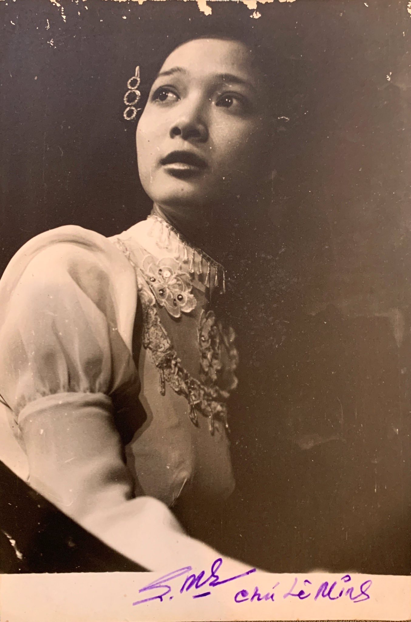 Nữ NSND với hình ảnh hiếm khi còn trẻ, vẻ đẹp làm xao xuyến lòng người- Ảnh 6. Nữ NSND với hình ảnh hiếm khi còn trẻ, vẻ đẹp làm xao xuyến lòng người- Ảnh 6.