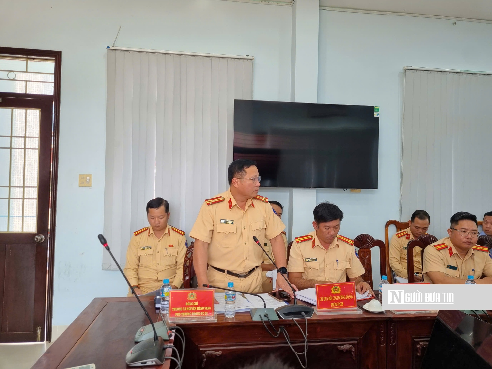 Gia Lai: Ký cam kết, xử lý nghiêm vi phạm giao thông khi vận chuyển vật liệu thi công dự án Cảng hàng không Phù Cát- Ảnh 1.