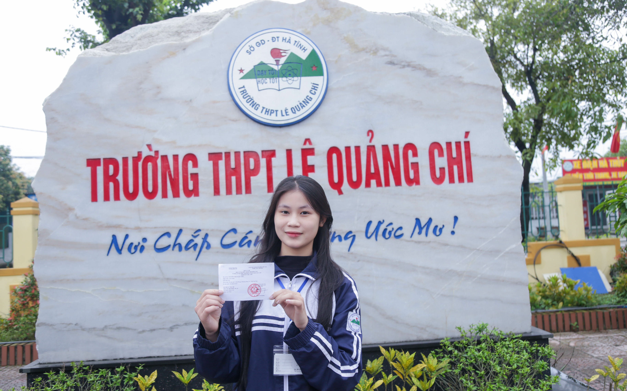 Nữ sinh Hà Tĩnh đón sinh nhật tuổi 18 trùng ngày bầu cử lần đầu