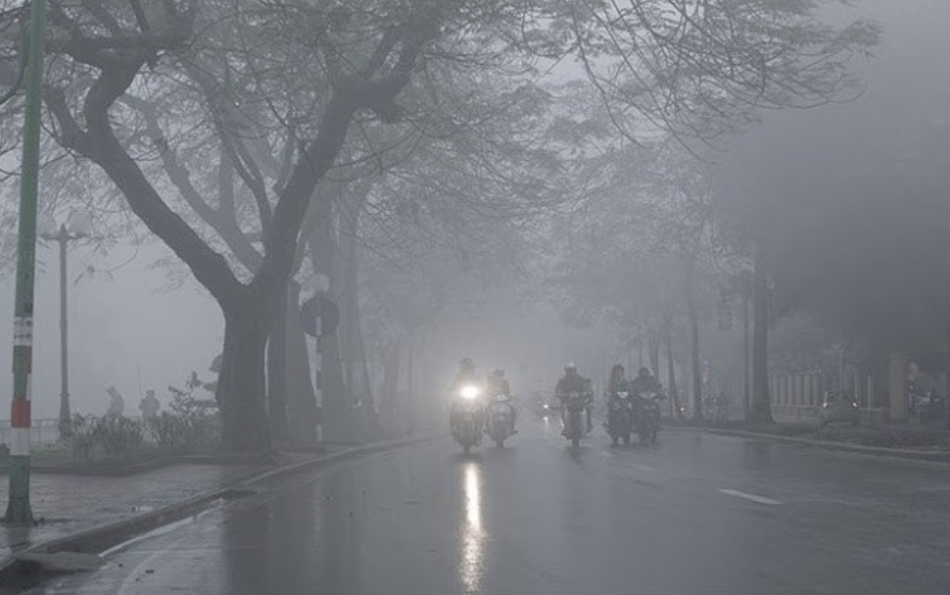 Miền Bắc mưa phùn kéo dài, miền Trung mưa lớn nguy cơ lũ quét, sạt lở đất- Ảnh 1.