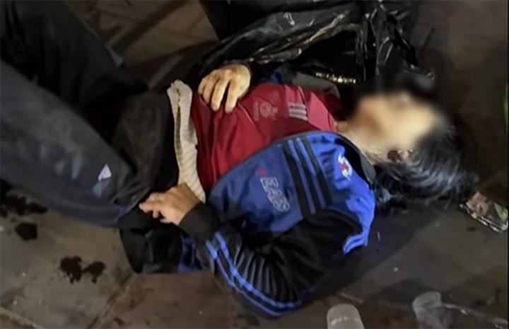 Hải Ph&ograve;ng: Một l&aacute;i xe &ocirc; t&ocirc; lao l&ecirc;n vỉa h&egrave;, t&ocirc;ng g&atilde;y ch&acirc;n người phụ nữ rồi bỏ chạy- Ảnh 2.