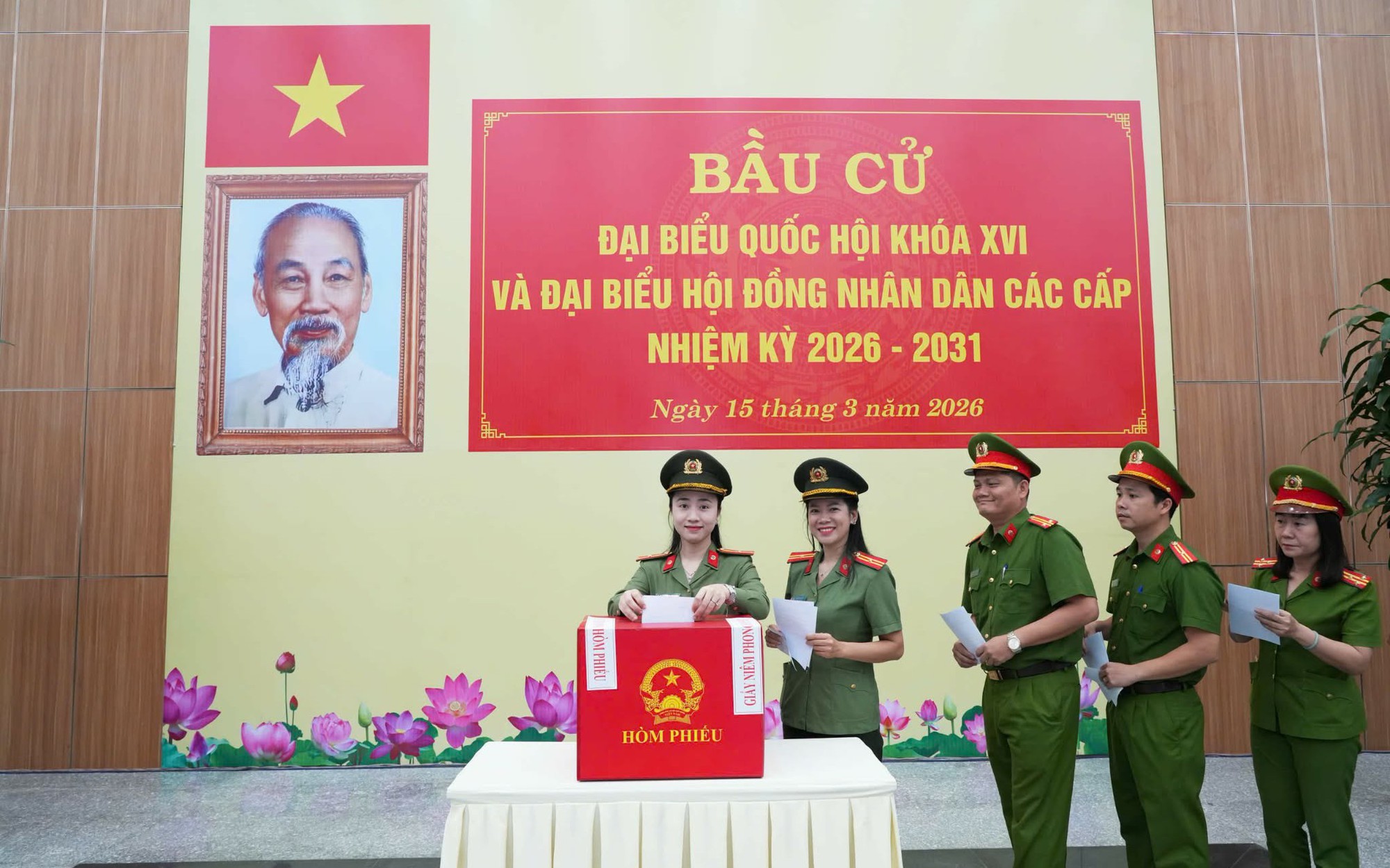Cử Tri Thanh Hóa, Nghệ An, Hà Tĩnh, Huế Nô Nức Đi Bầu Cử Ngày Hội Non Sông