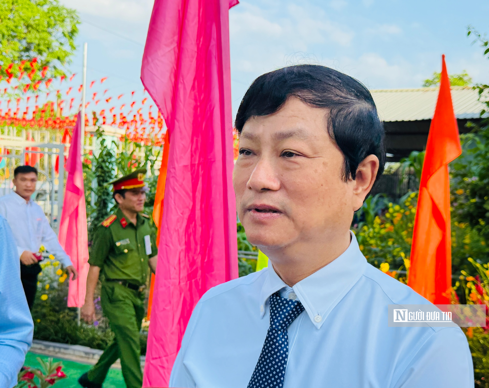 Nguy&ecirc;n Chủ tịch nước Nguyễn Minh Triết c&ugrave;ng nhiều cử tri đi bầu cử- Ảnh 2.