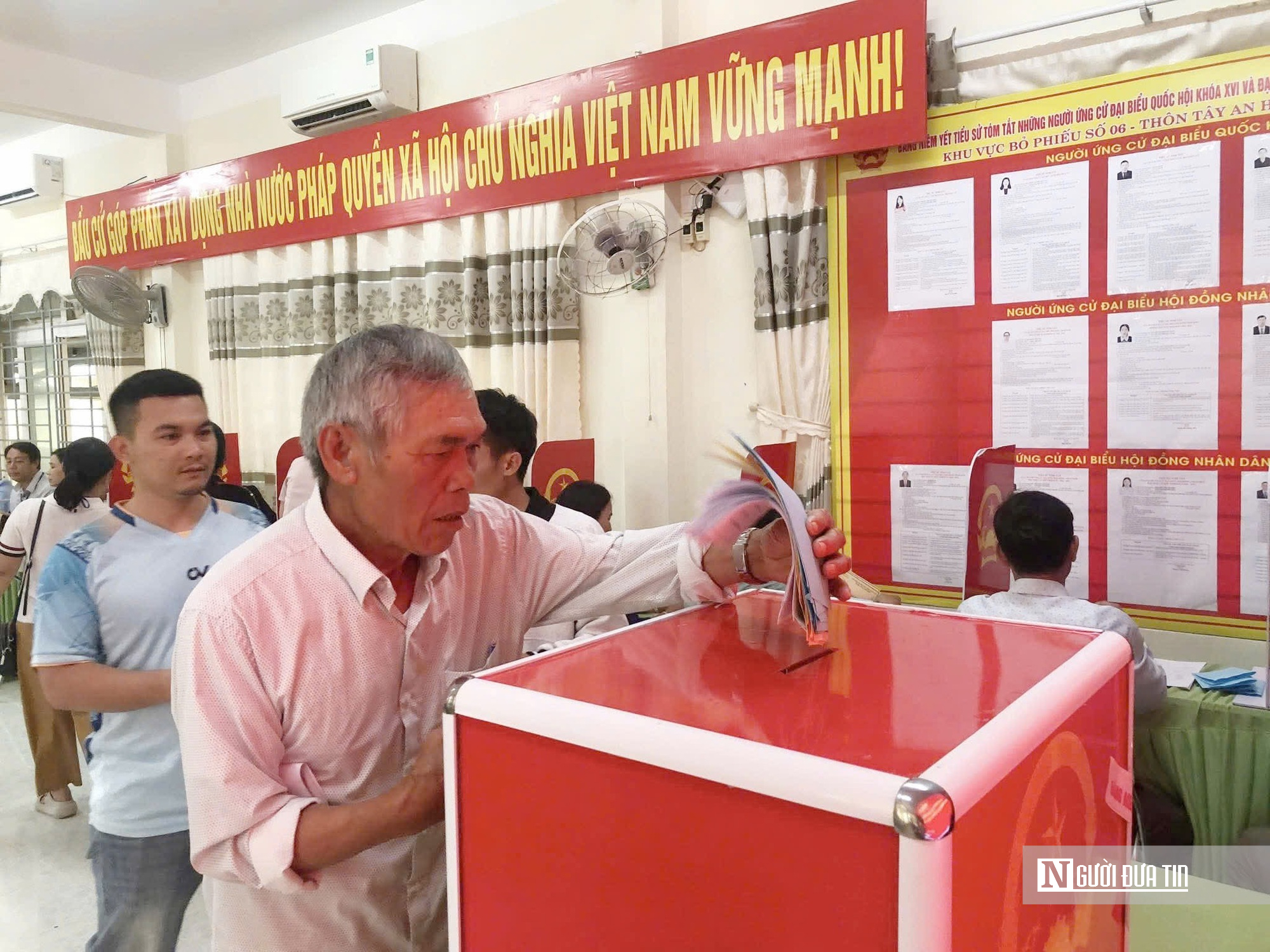 Từ đất liền đến hải đảo, cử tri Quảng Ng&atilde;i n&ocirc; nức đi bầu cử- Ảnh 9.