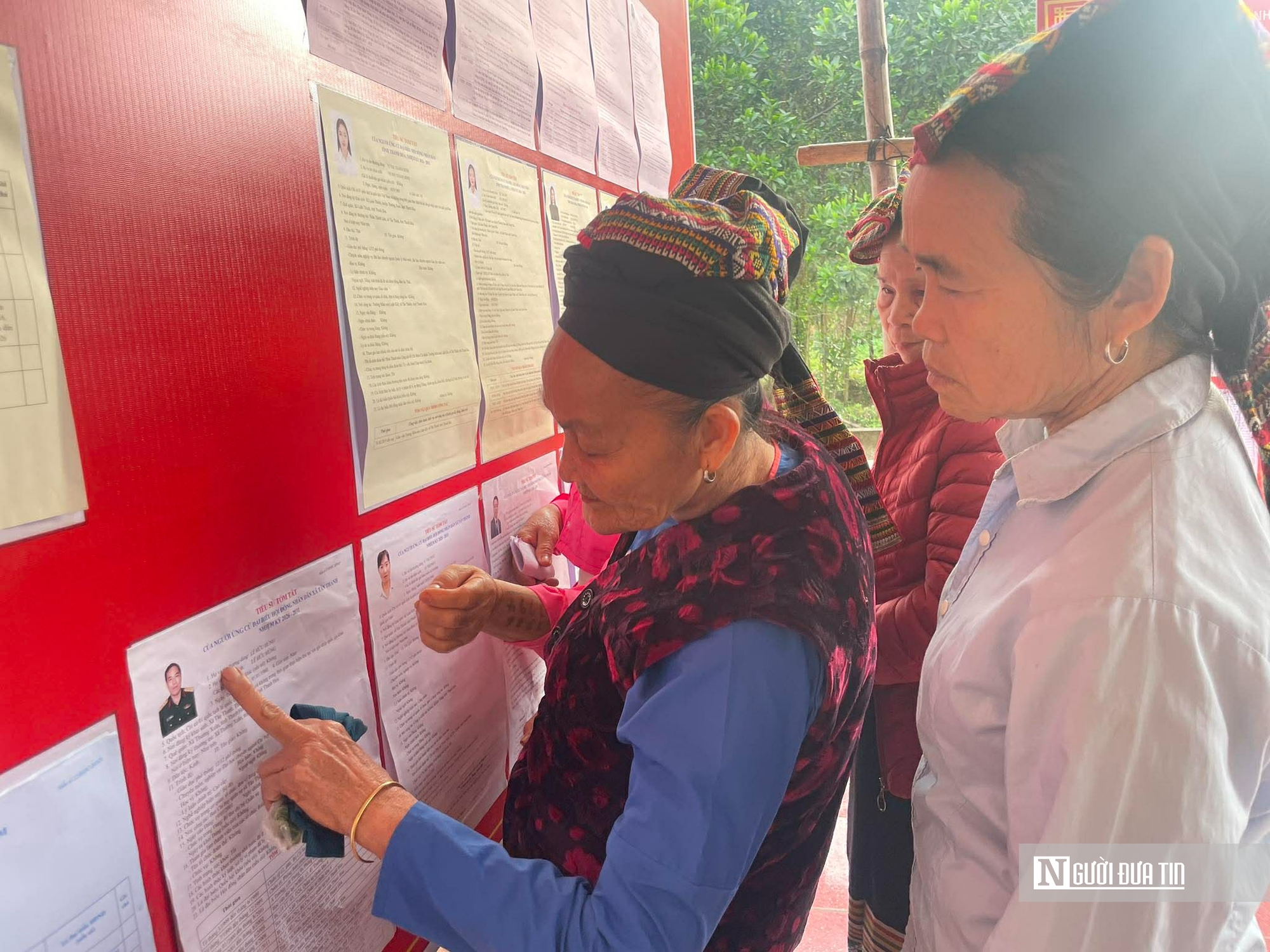 Người d&acirc;n miền Trung n&ocirc; nức &ldquo;đội mưa&rdquo; tham gia ng&agrave;y hội non s&ocirc;ng- Ảnh 2.