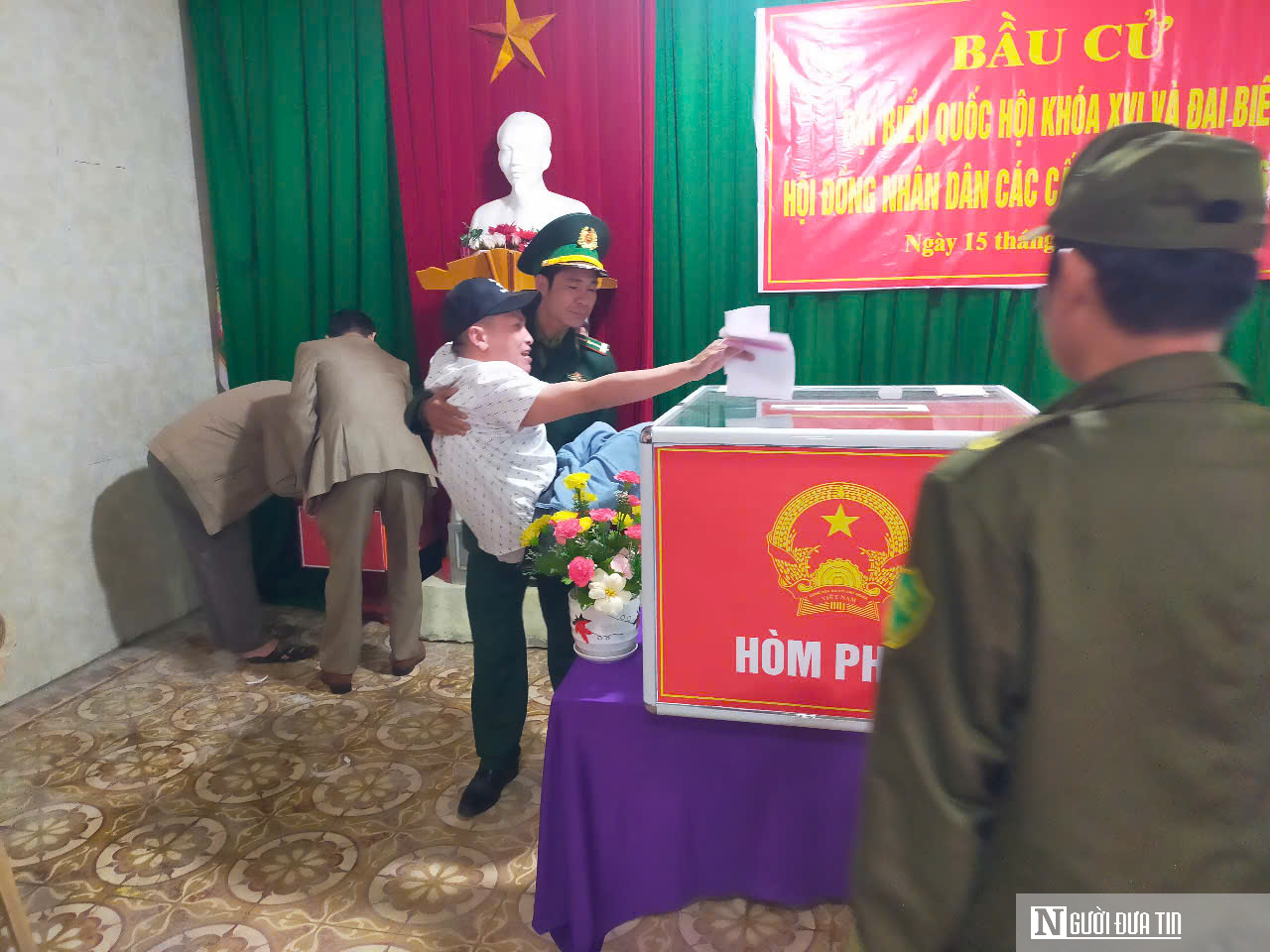 Người d&acirc;n qu&ecirc; hương B&aacute;c Hồ kỳ vọng đất nước bứt ph&aacute; sau ng&agrave;y hội bầu cử- Ảnh 10.