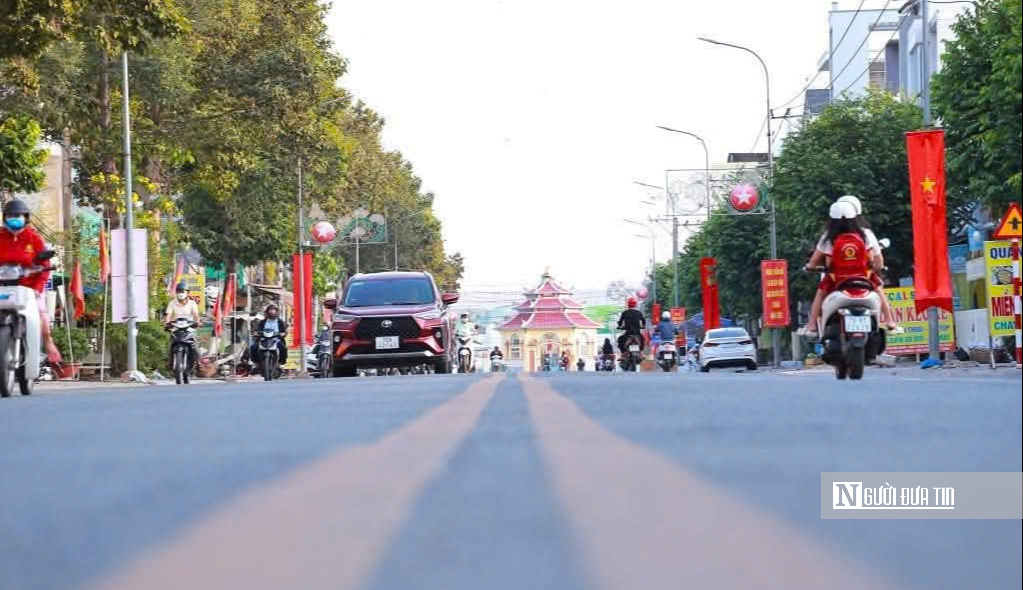 Bí thư Tỉnh ủy, Chủ tịch UBND tỉnh cùng hơn 2 triệu cử tri Tây Ninh thực hiện quyền công dân- Ảnh 2. Bí thư Tỉnh ủy, Chủ tịch UBND tỉnh cùng hơn 2 triệu cử tri Tây Ninh thực hiện quyền công dân- Ảnh 2.