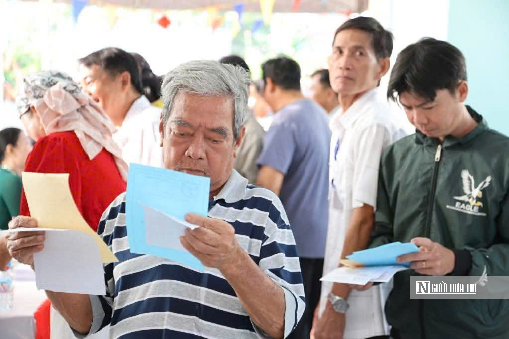 Bí thư Tỉnh ủy, Chủ tịch UBND tỉnh cùng hơn 2 triệu cử tri Tây Ninh thực hiện quyền công dân- Ảnh 13. Bí thư Tỉnh ủy, Chủ tịch UBND tỉnh cùng hơn 2 triệu cử tri Tây Ninh thực hiện quyền công dân- Ảnh 13.
