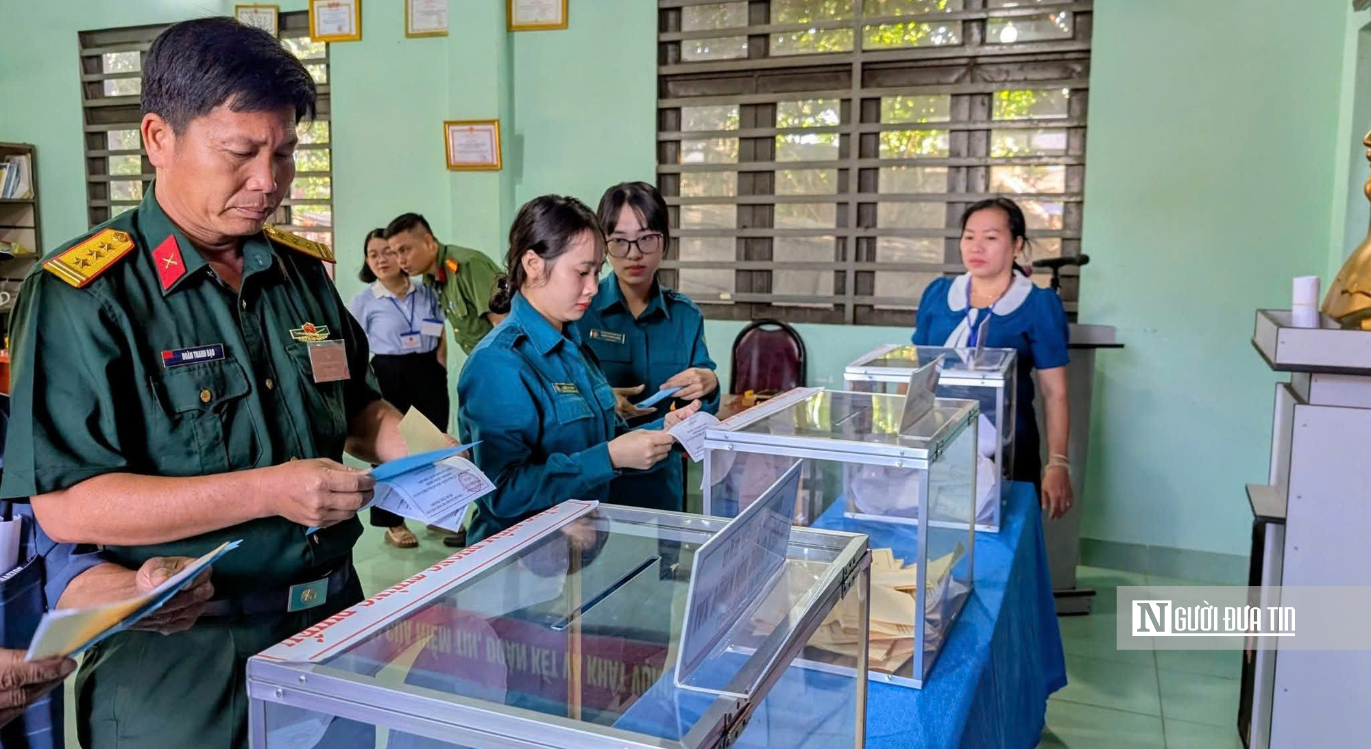 Bí thư Tỉnh ủy, Chủ tịch UBND tỉnh cùng hơn 2 triệu cử tri Tây Ninh thực hiện quyền công dân- Ảnh 11. Bí thư Tỉnh ủy, Chủ tịch UBND tỉnh cùng hơn 2 triệu cử tri Tây Ninh thực hiện quyền công dân- Ảnh 11.